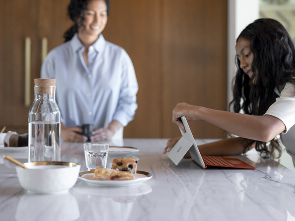 Microsoft Surface Go 3 Business  26,7 cm (10.5&quot;) 8 GB/128 GB LTE Win 11 Pro - surfplatta, Platimun