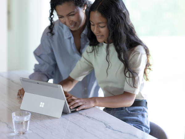Microsoft Surface Go 3 Business  26,7 cm (10.5&quot;) 8 GB/128 GB LTE Win 11 Pro - surfplatta, Platimun