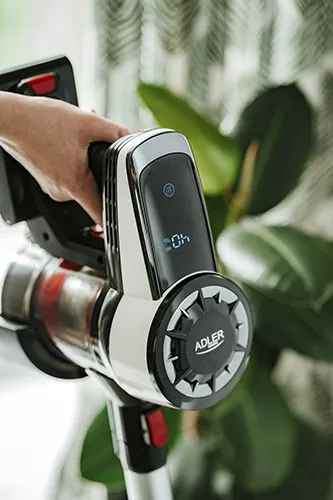 Adler AD 7048 0.8 L 350 W 2 Ah p&aring;sl&ouml;s - skaftdammsugare, vit, svart, r&ouml;d