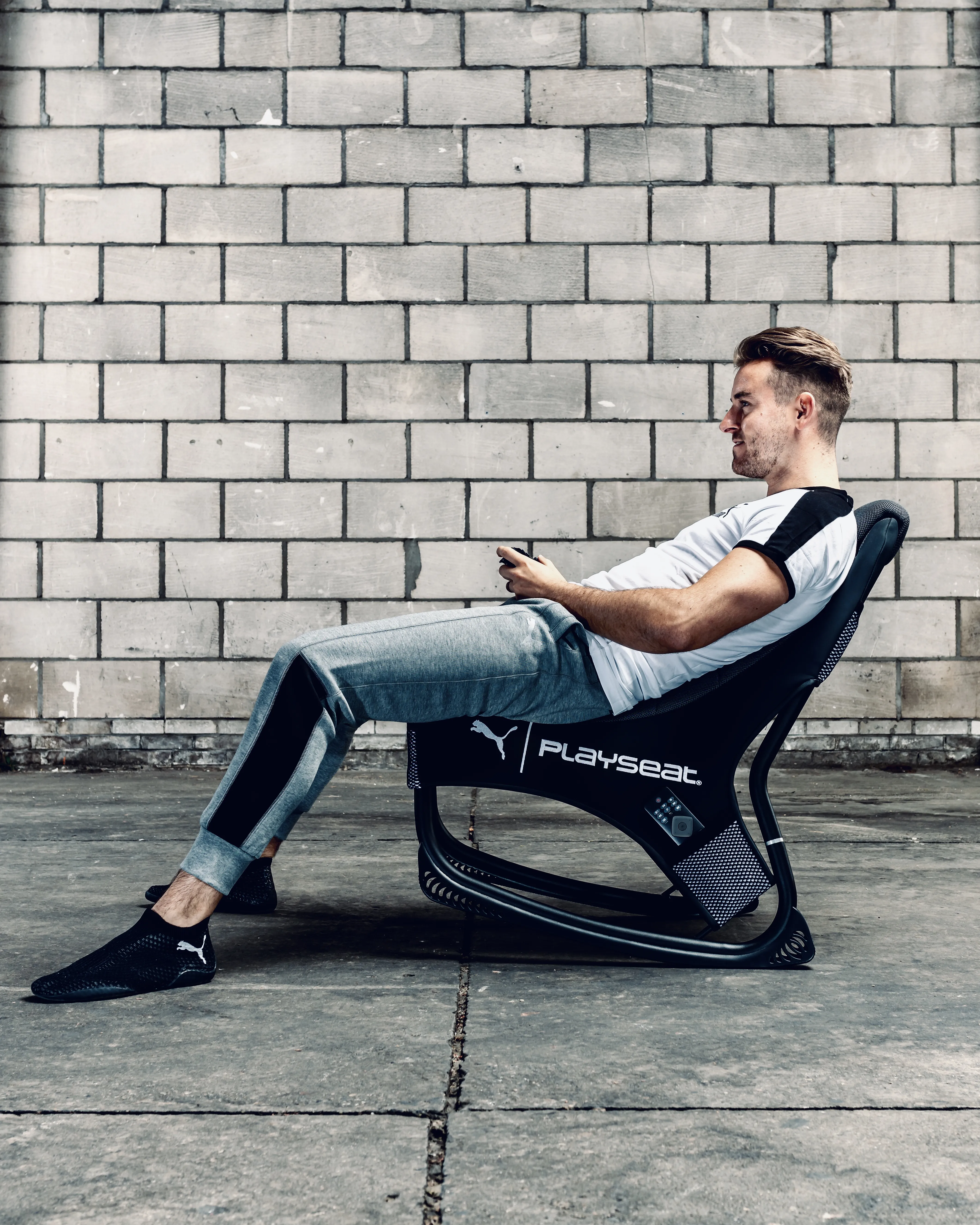 Playseat PUMA Active Game Chair -ajotuoli, musta