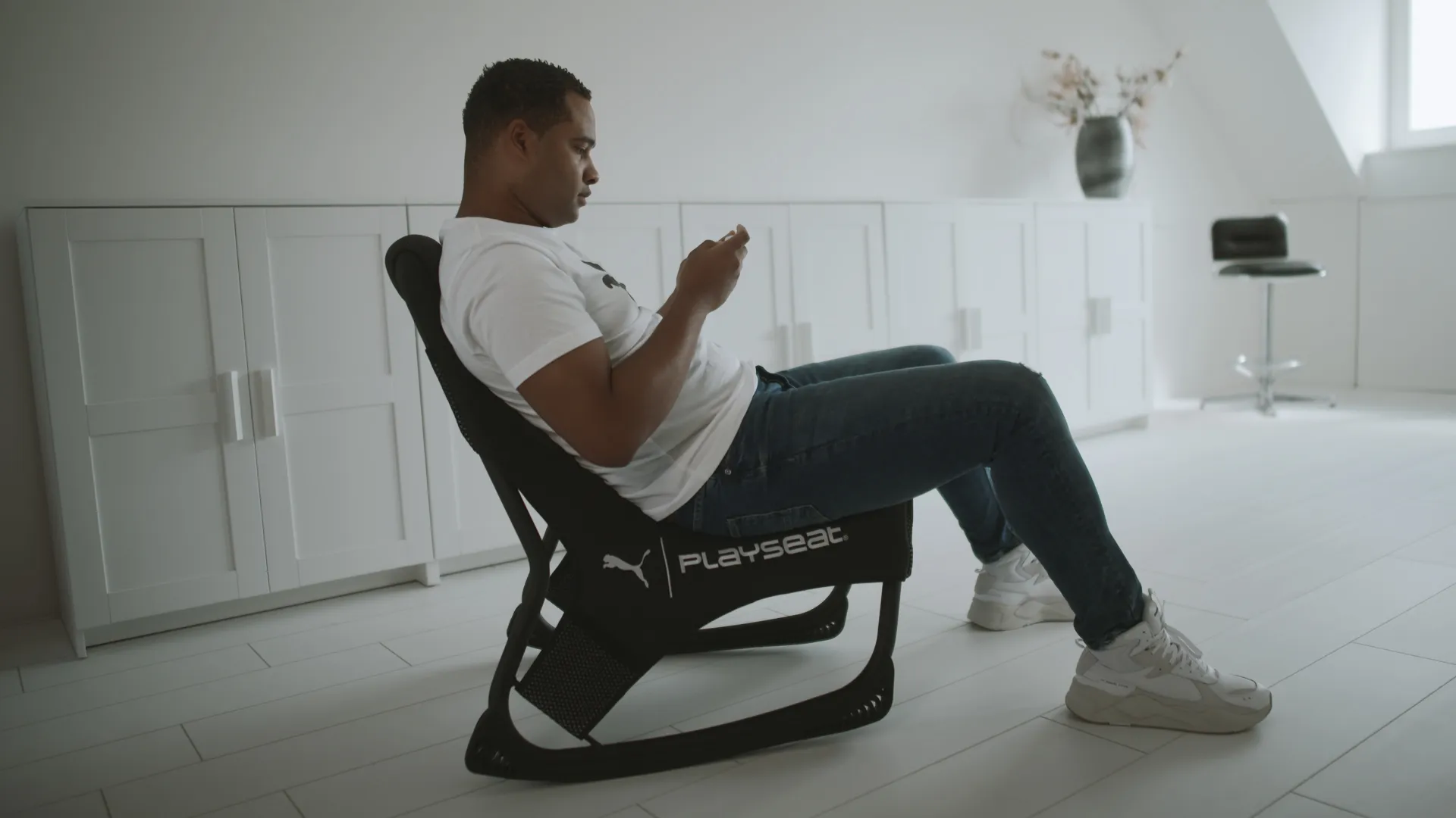 Playseat PUMA Active Game Chair -ajotuoli, musta
