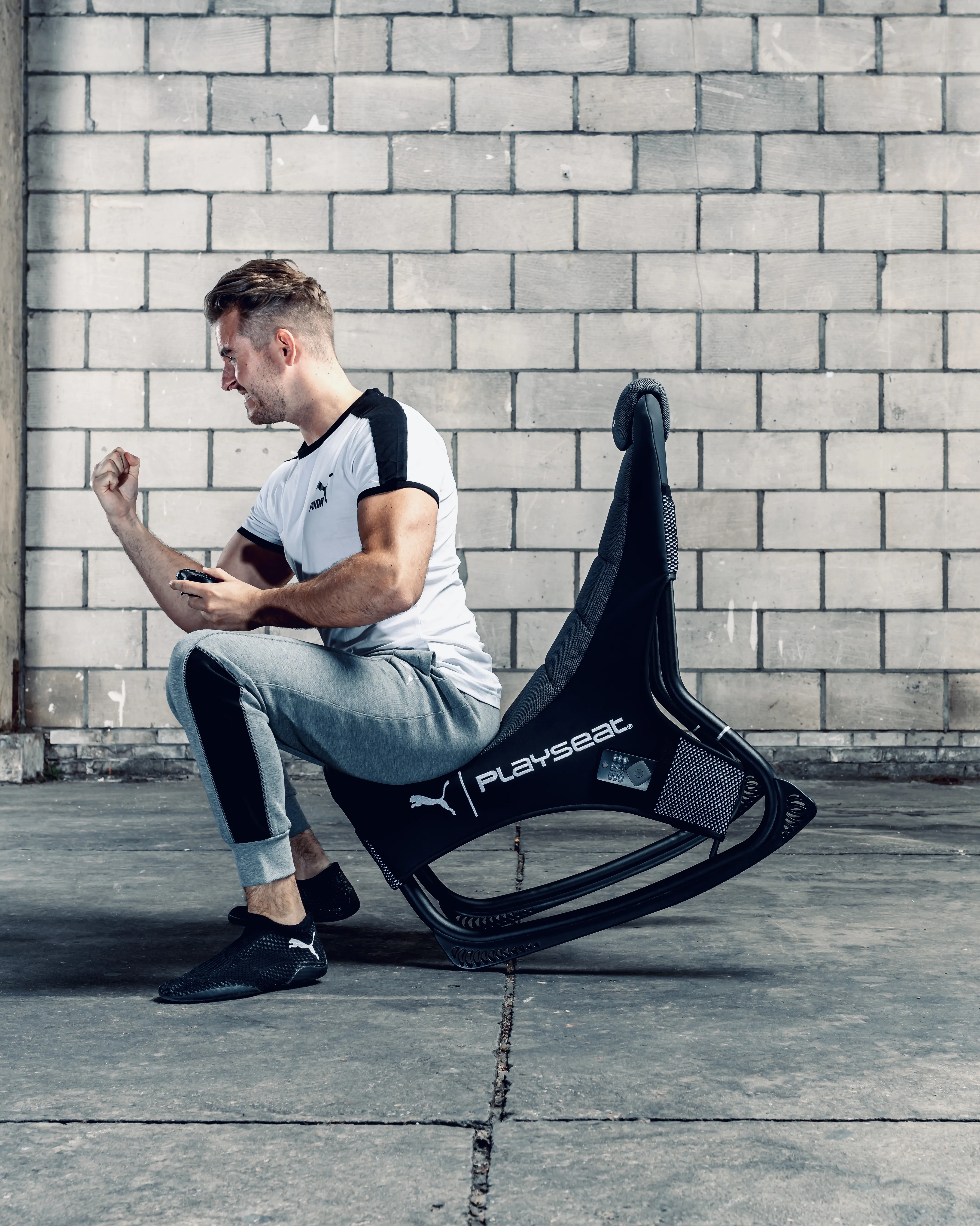 Playseat PUMA Active Game Chair -ajotuoli, musta