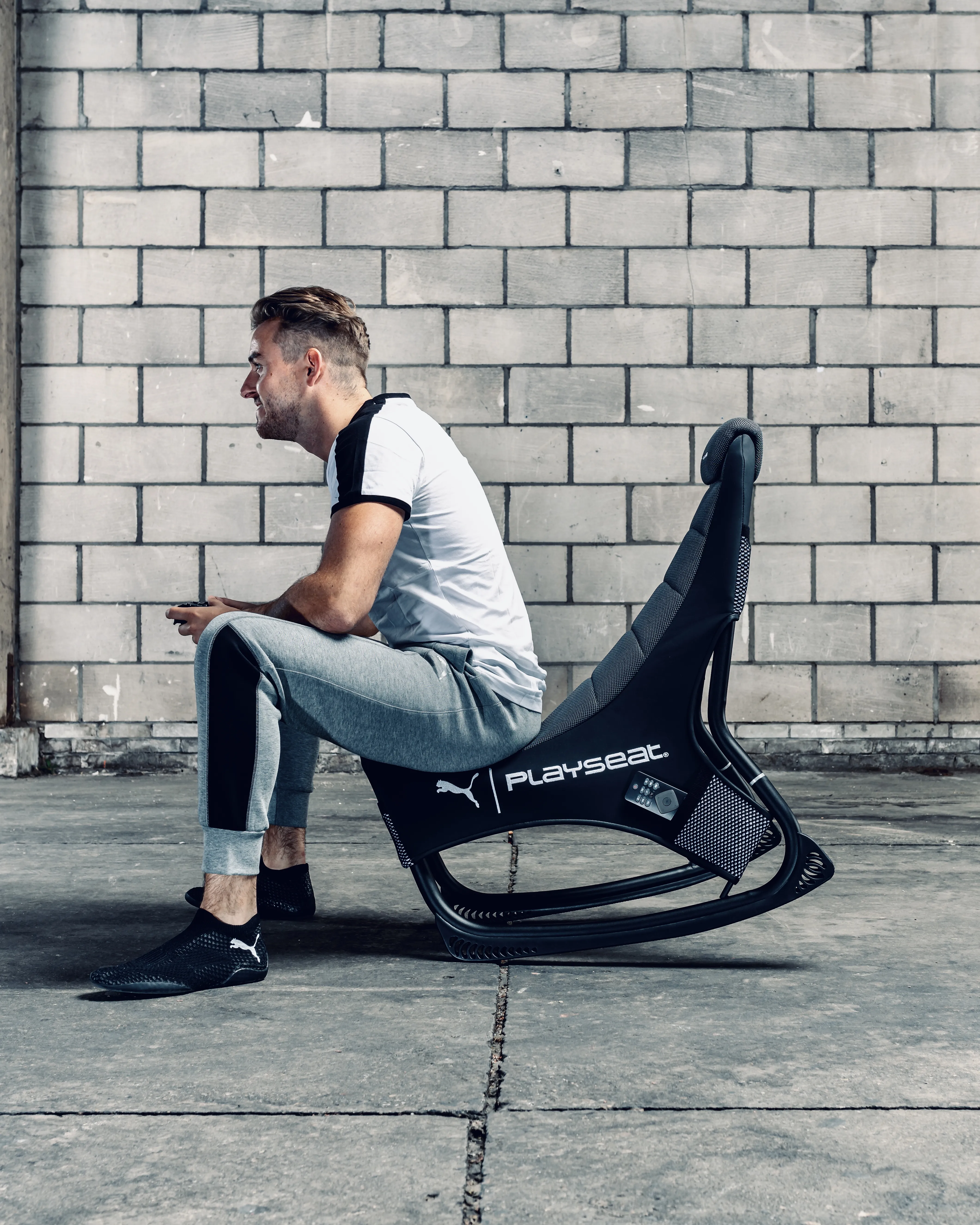 Playseat PUMA Active Game Chair -ajotuoli, musta