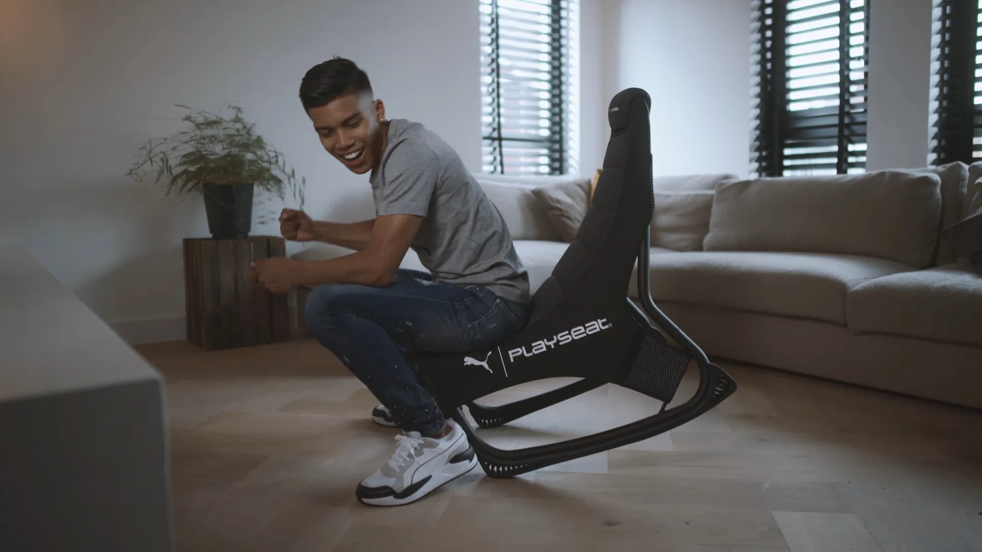 Playseat PUMA Active Game Chair -ajotuoli, musta