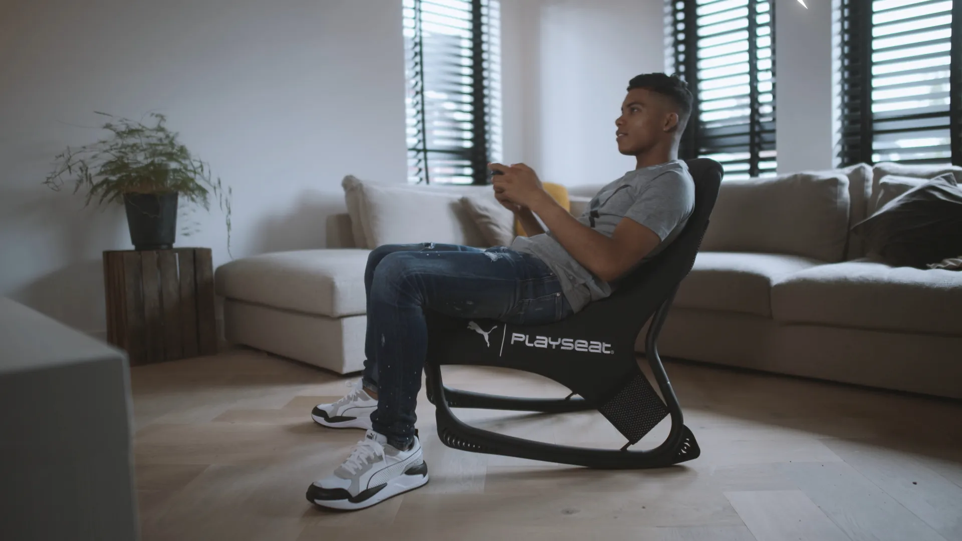 Playseat PUMA Active Game Chair -ajotuoli, musta