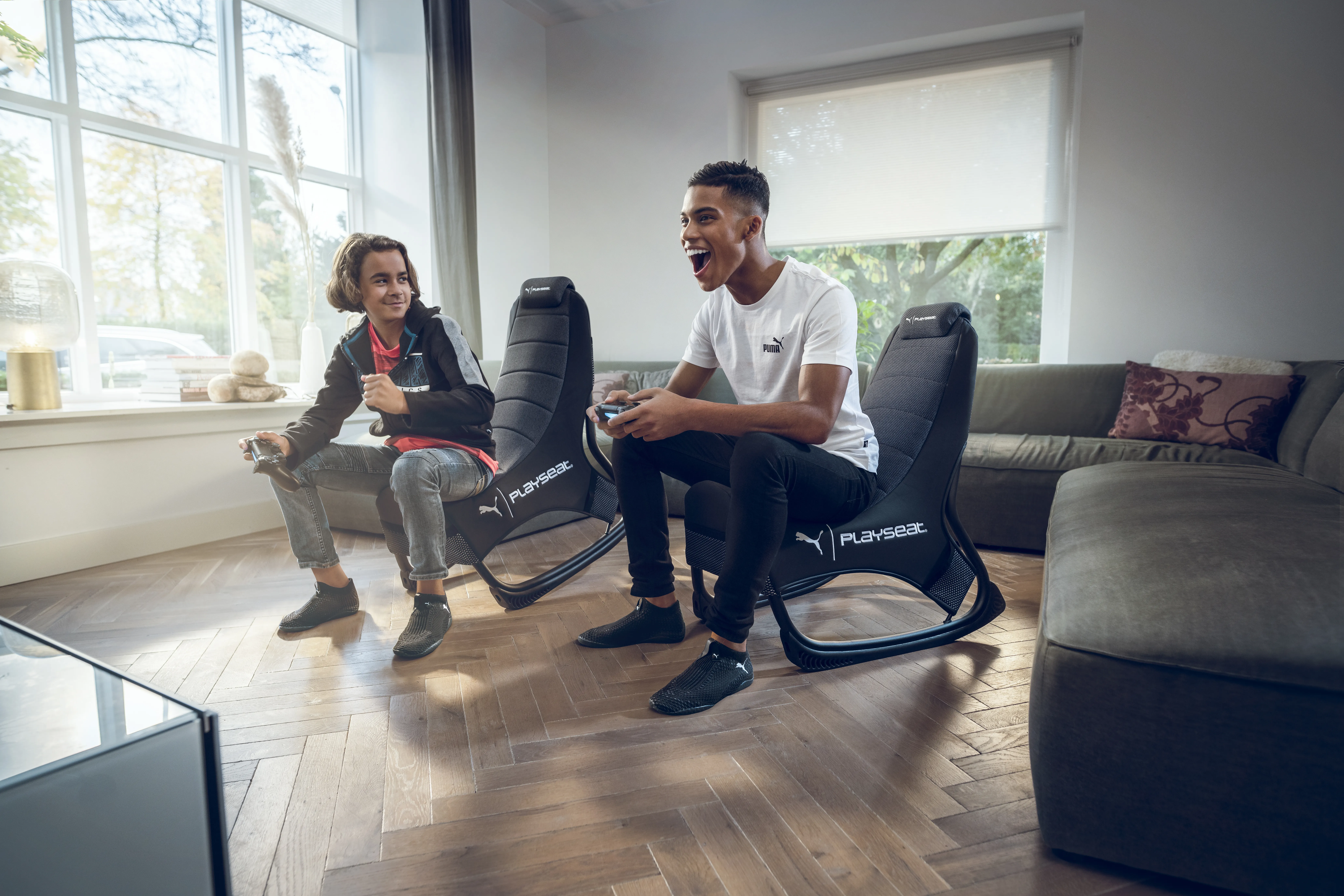 Playseat PUMA Active Game Chair -ajotuoli, musta