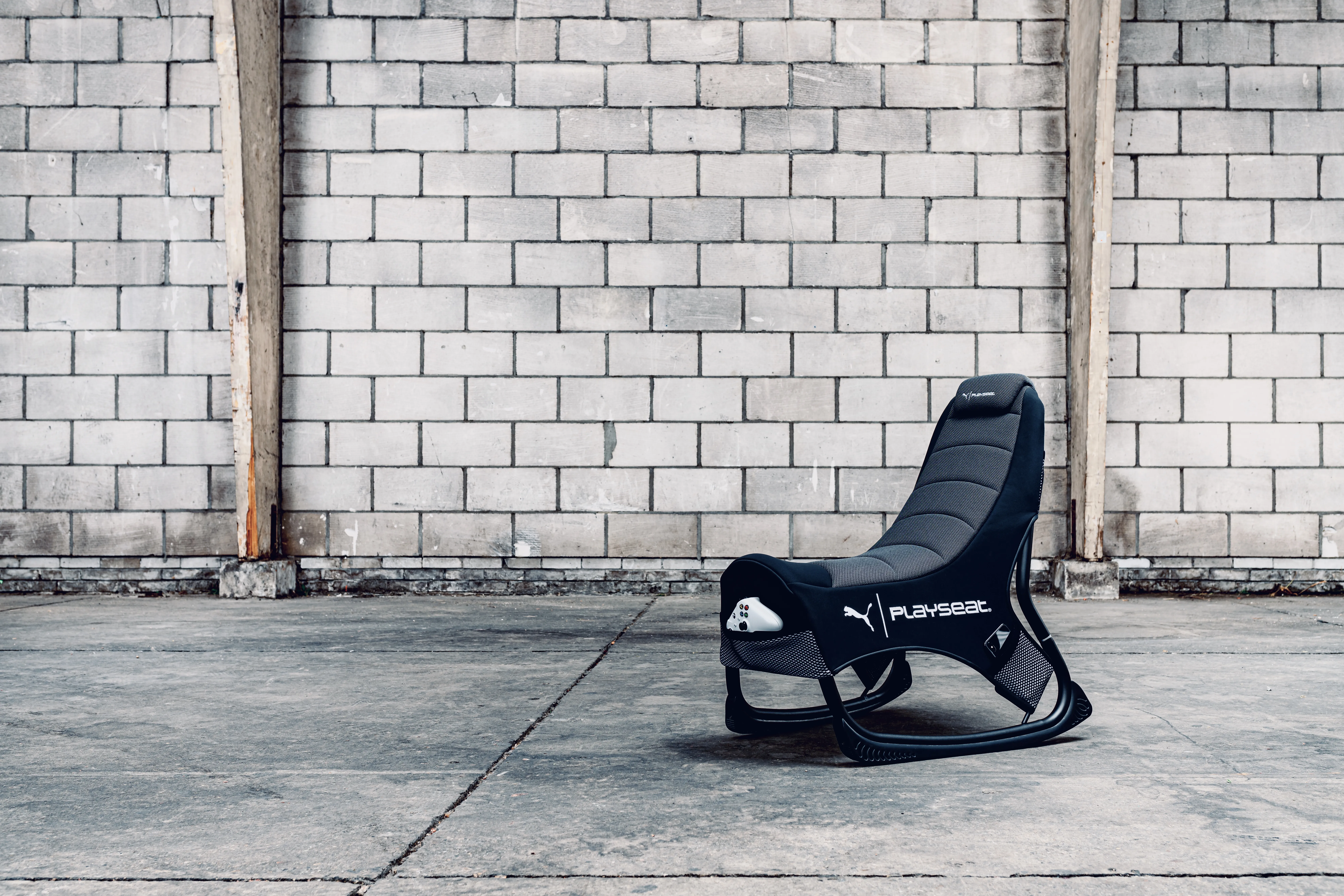 Playseat PUMA Active Game Chair -ajotuoli, musta