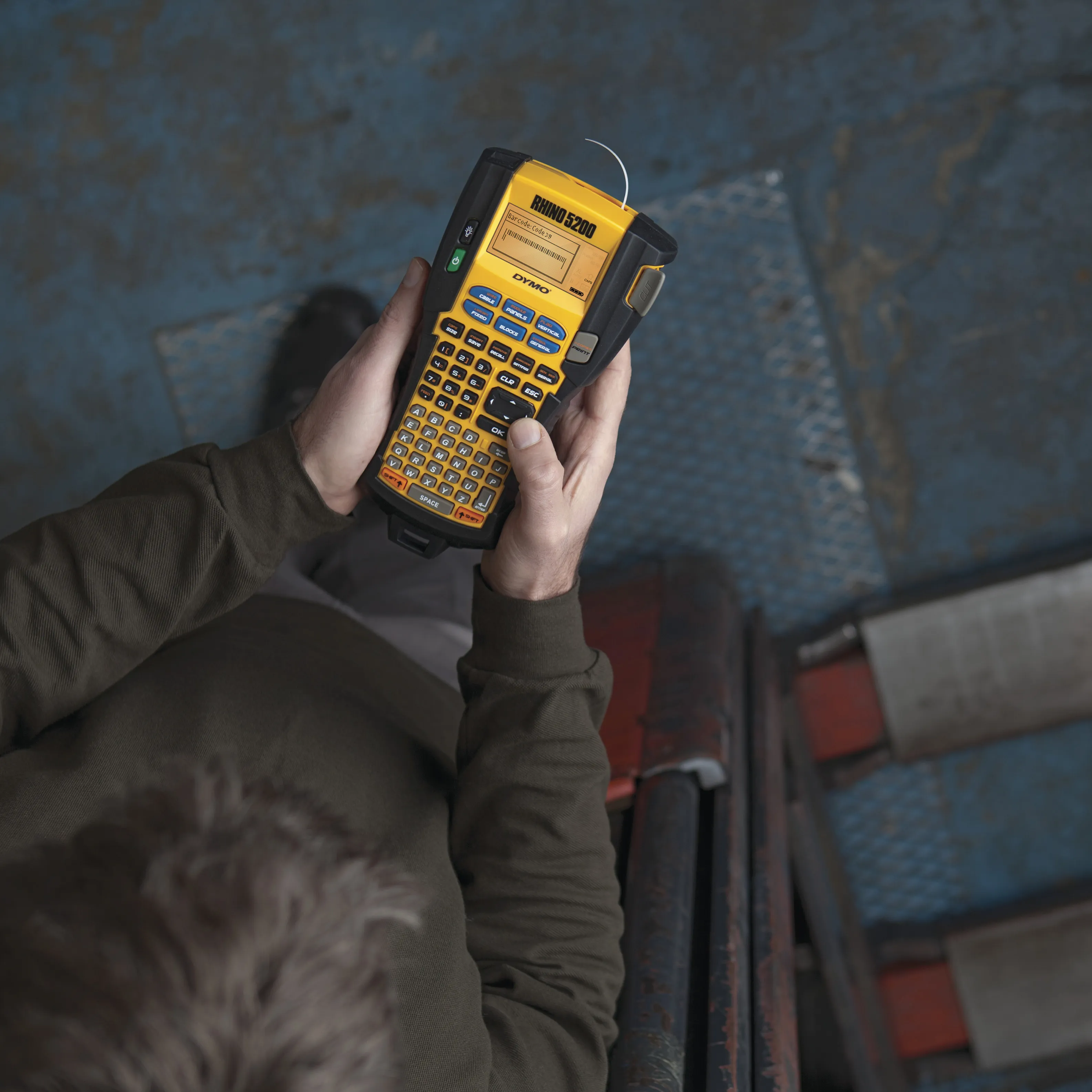 DYMO Rhino Professional 5200 tarratulostin LCD-n&auml;ytt&ouml;, musta/keltain