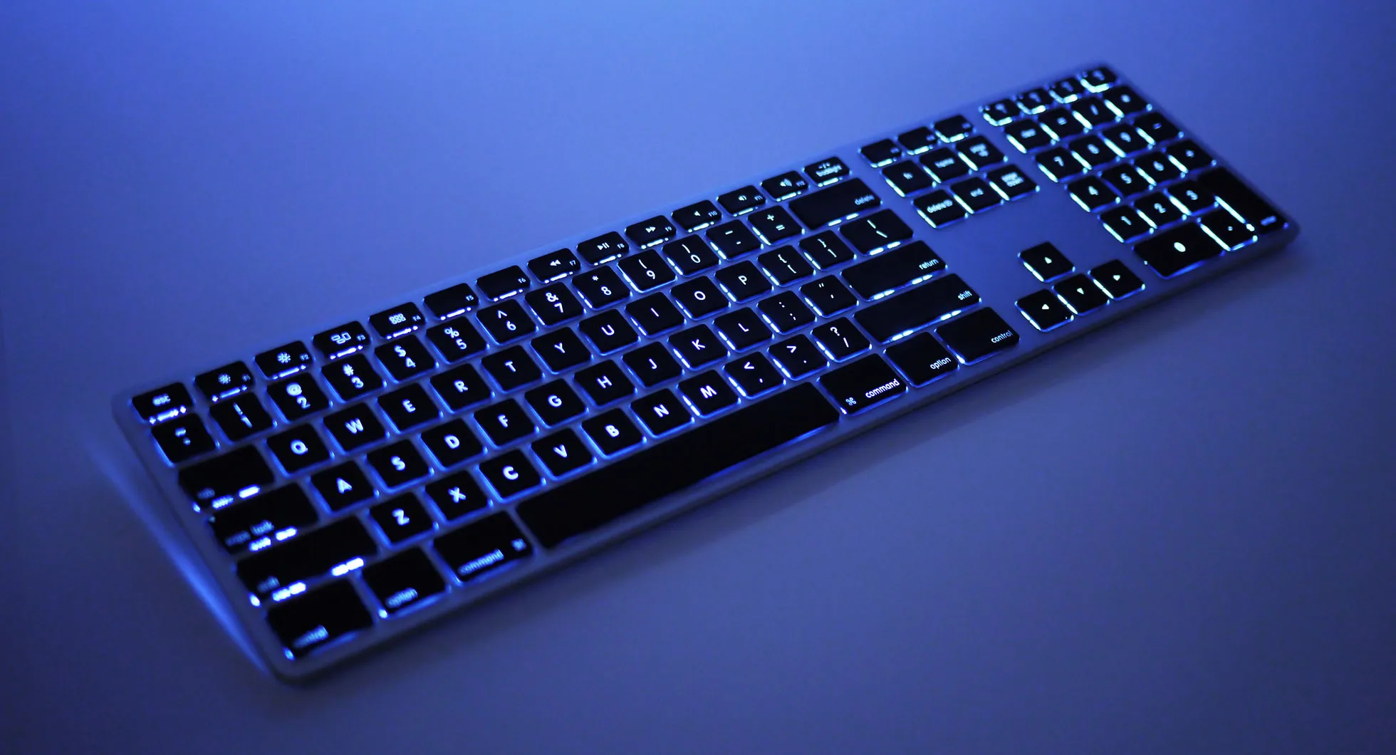 Matias Backlit Wireless Aluminum Nordic -näppäimistö, harmaa