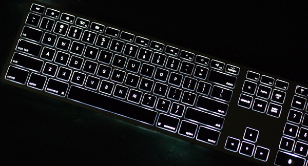 Matias Backlit Wireless Aluminum Nordic -n&auml;pp&auml;imist&ouml;, harmaa