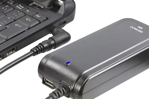 DELTACO laddare f&ouml;r b&auml;rbar 15-19,5V  90W, USB, 13 olika kontakter