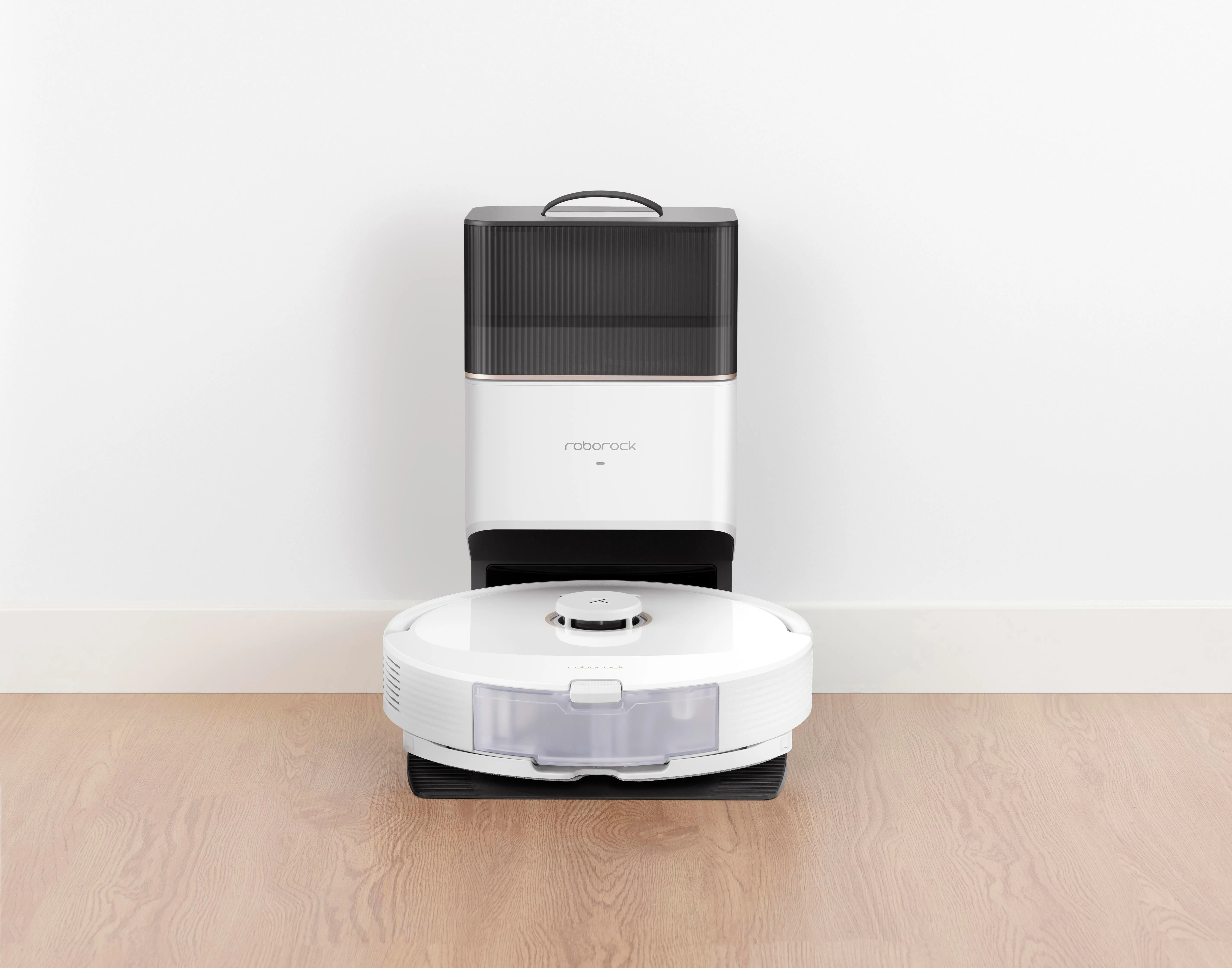 Roborock Q8 MAX+ - robot vacuum cleaner, white