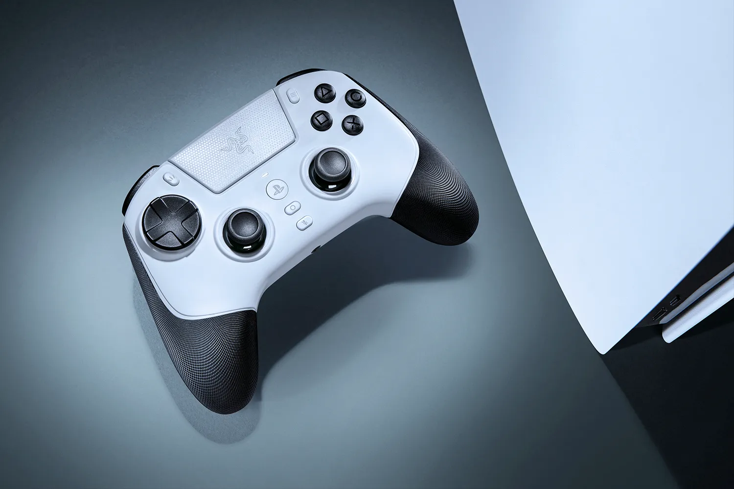 Razer Raiju V3 Pro langaton peliohjain PC:lle ja PlayStation 5:lle - Valkoinen/musta