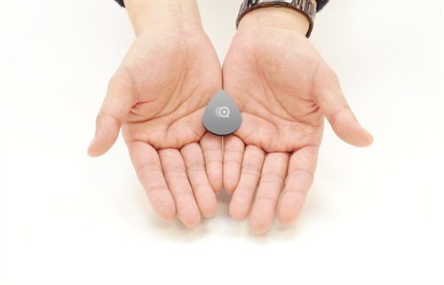 Qblinks Qmote S, kaukos&auml;&auml;din 1 painikkeella, Bluetooth, IP57, harmaa