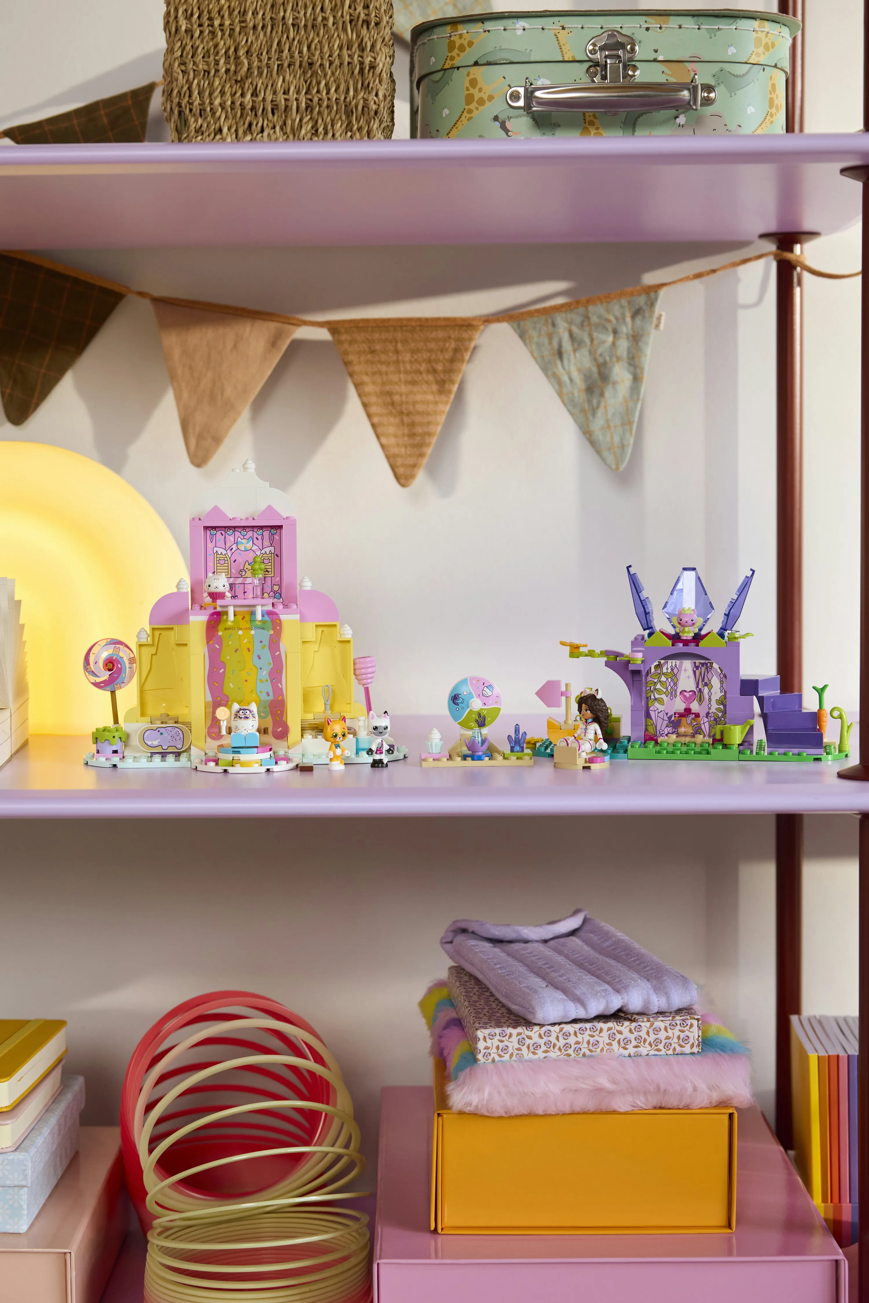 LEGO Gabby&rsquo;s Dollhouse Candy Mountain and Kispu Garden 11205