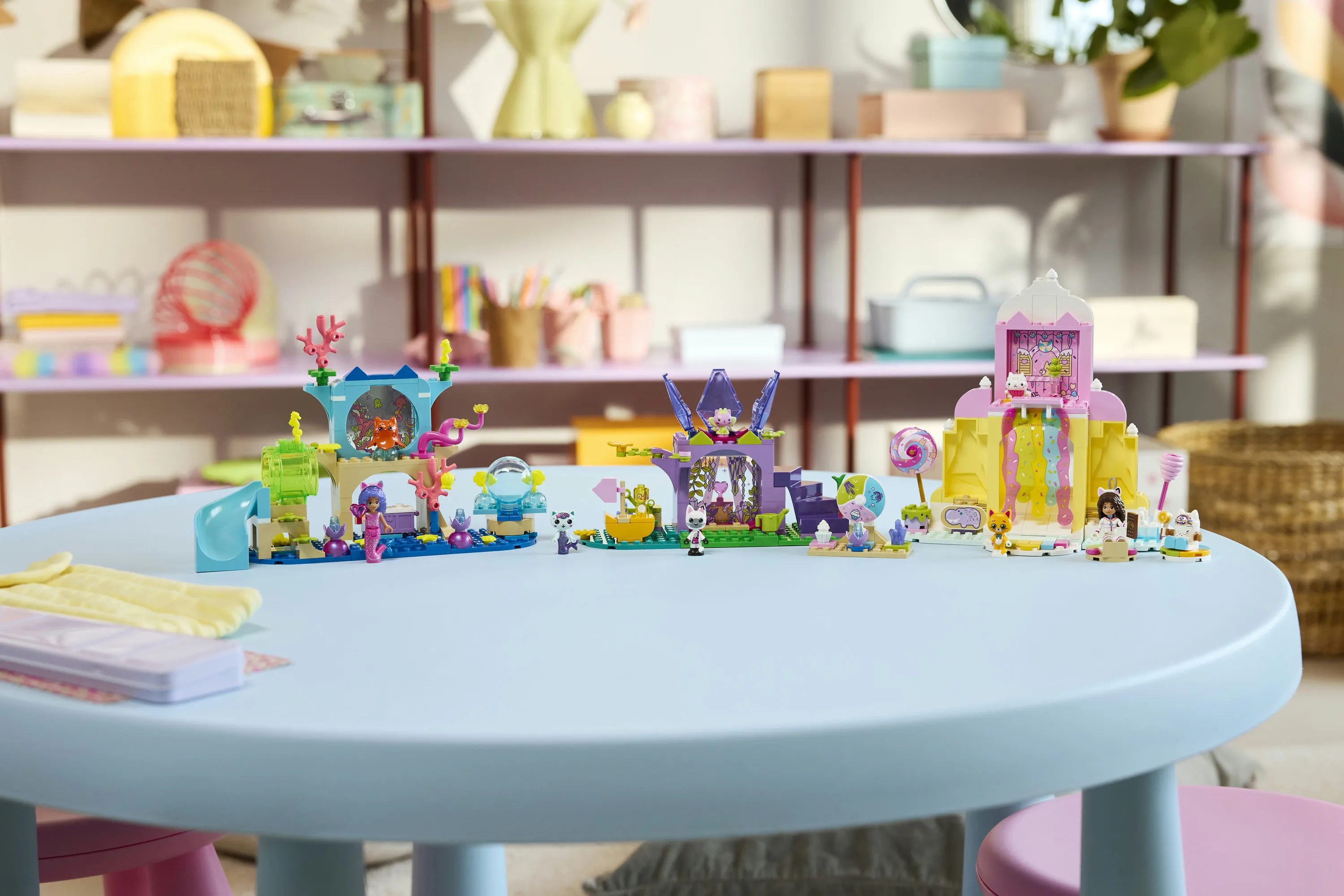 LEGO Gabby&rsquo;s Dollhouse Candy Mountain and Kispu Garden 11205