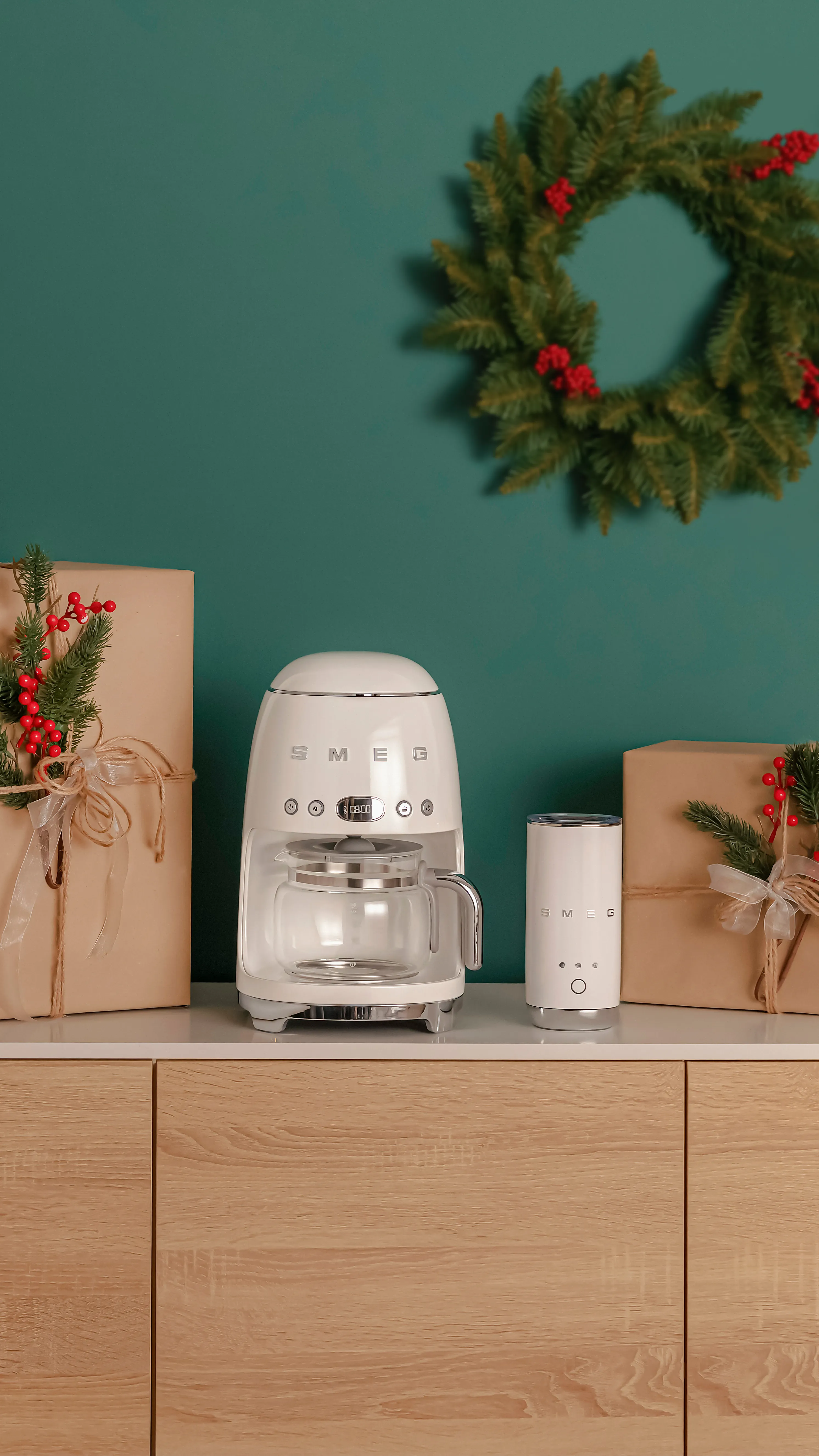 Smeg 50's Style DCF02CREU - coffee maker, Cream