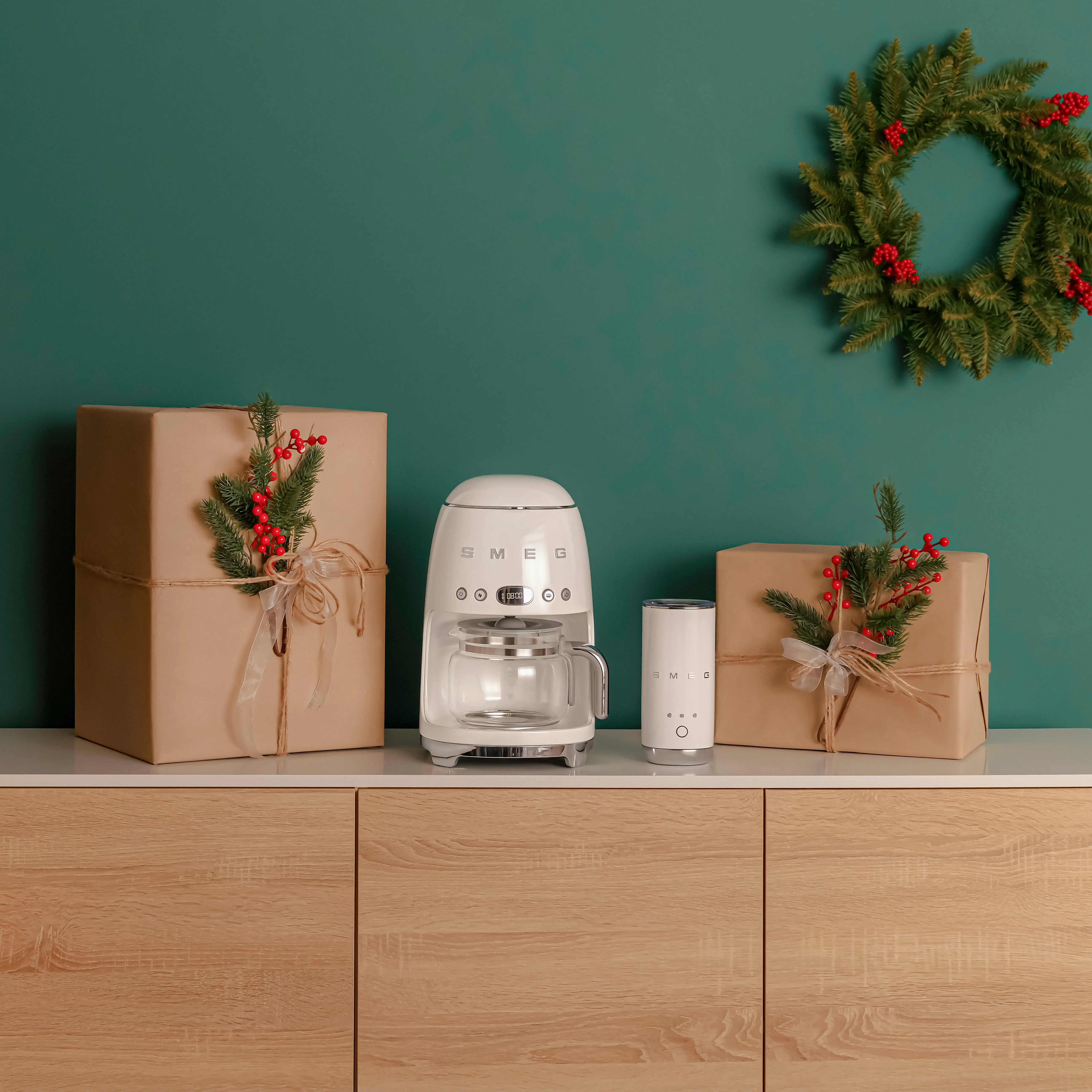 Smeg 50's Style DCF02CREU - coffee maker, Cream