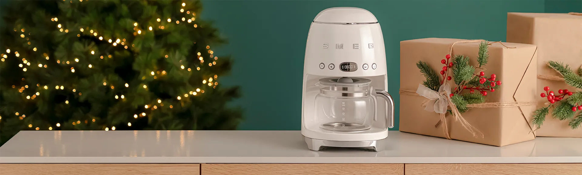 Smeg 50's Style DCF02CREU - coffee maker, Cream