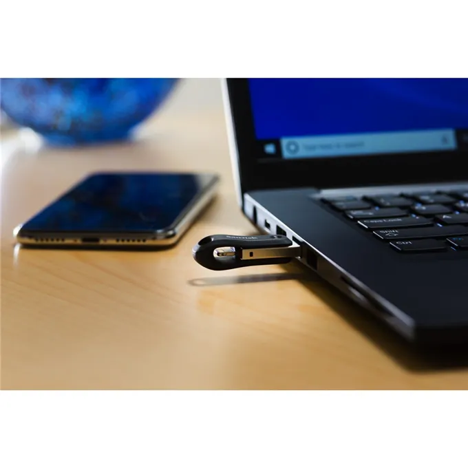 SanDisk iXpand Go USB-A / Lightning USB 3.2 Gen 1 128GB memory stick, Grey/Silver