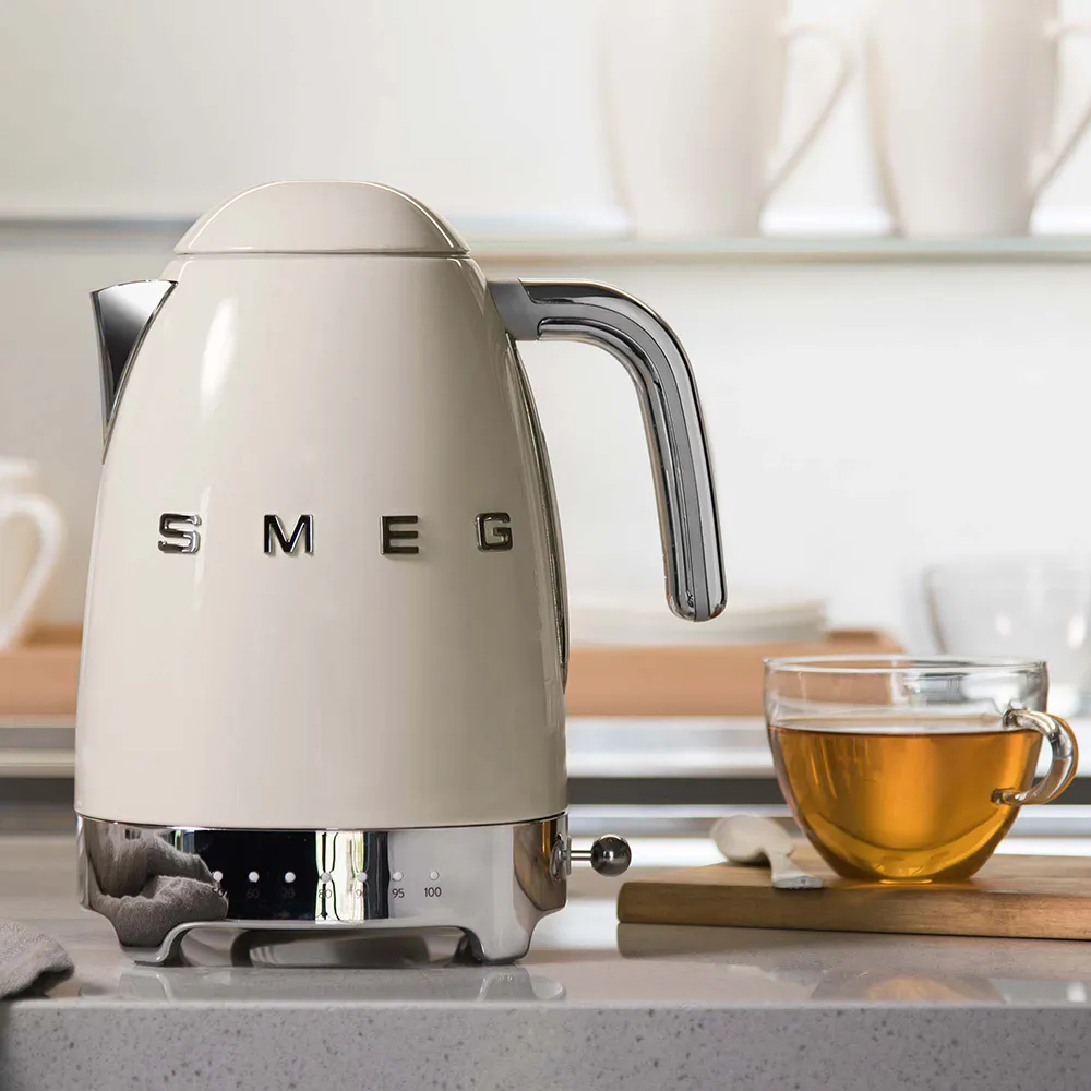 Smeg 50's Style -vedenkeitin, Kerma, 1.7l