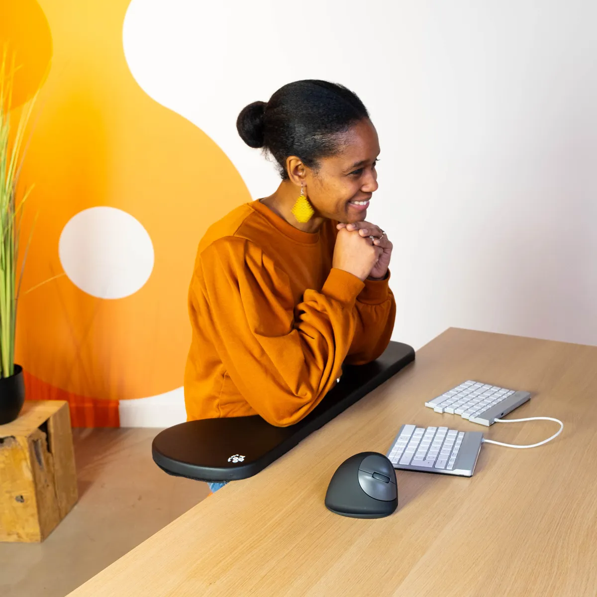 R-Go Ergonominen k&auml;sinoja, kiinnike ja puristin, musta