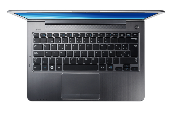 SAMSUNG NP535U3C 13.3"/AMD A6/4GB/500GB/W8