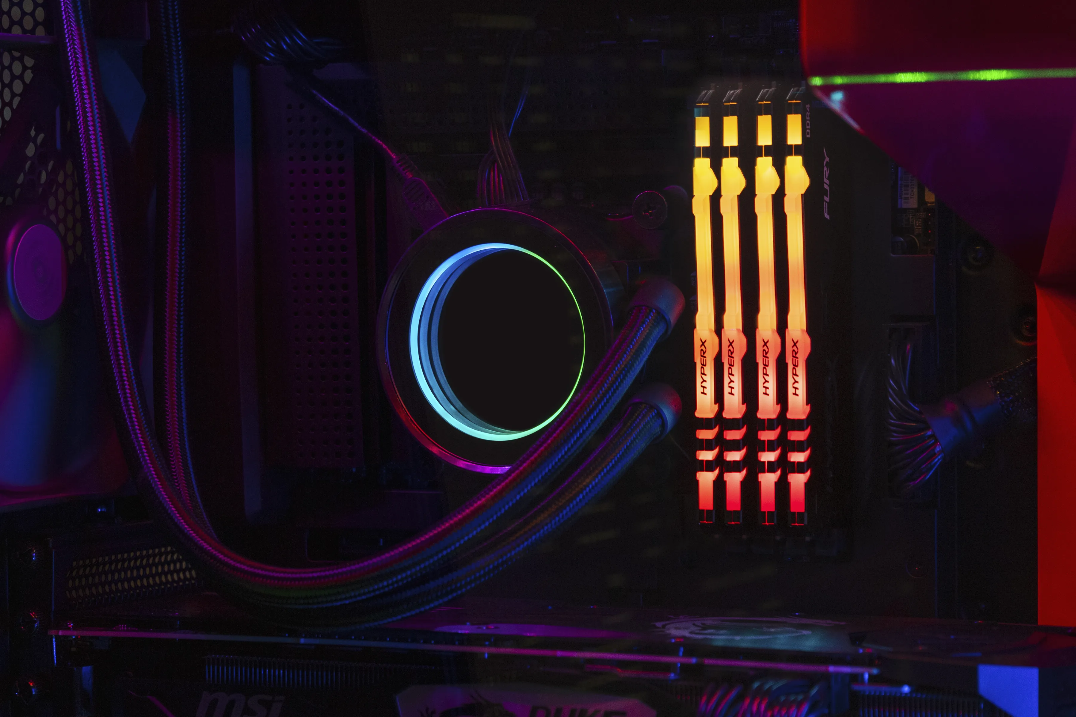 Kingston RGB 32 Gt (4 x 8 Gt) DDR4 3200 MHz, CL16 -muisti (XMP)