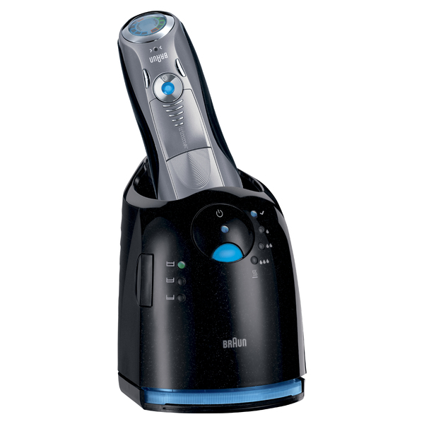 *BRAUN PARRANAJOKONE 790CC-4 SERIES-7 Huoltokeskus, &auml;&auml;niaaltoteknologia poistaa partakarvoja jokaisella vedolla mikrov&auml;r&auml;hdysten avulla- PowerComb nostaa ongelm