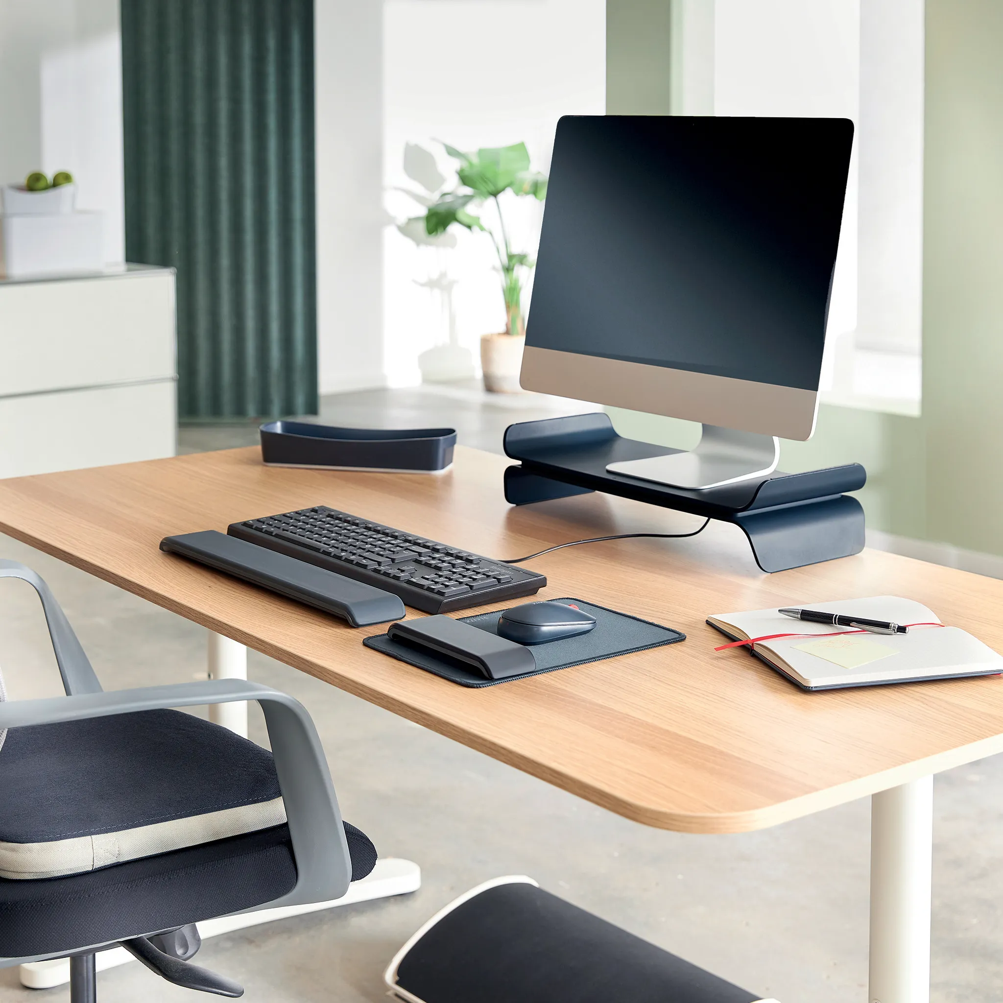 Leitz L:Ergo - wrist rest, dark grey, 22x437x72mm