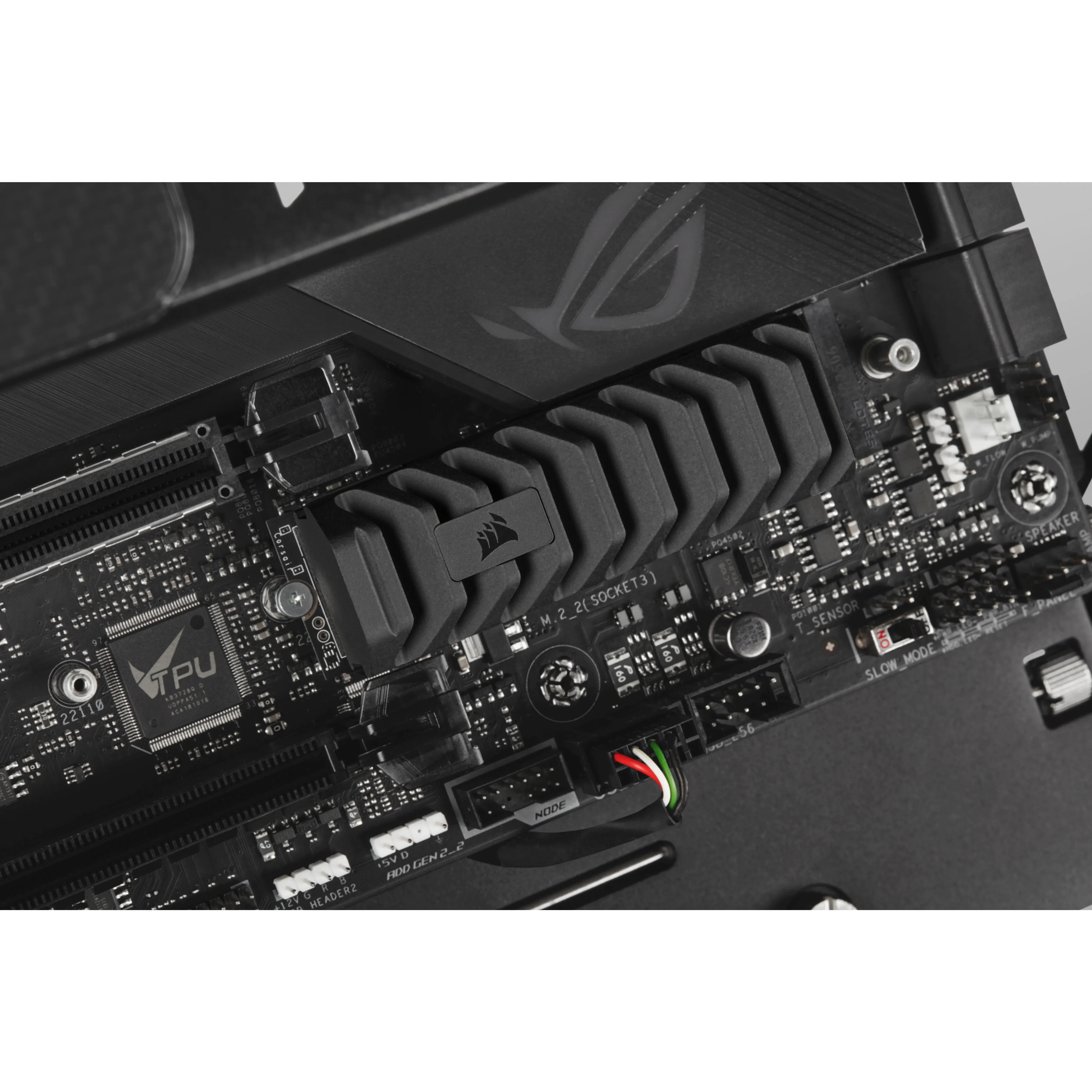 CORSAIR MP600 PRO XT 1TB M.2 PCIe 4.0 NVMe SSD with Heatsink
