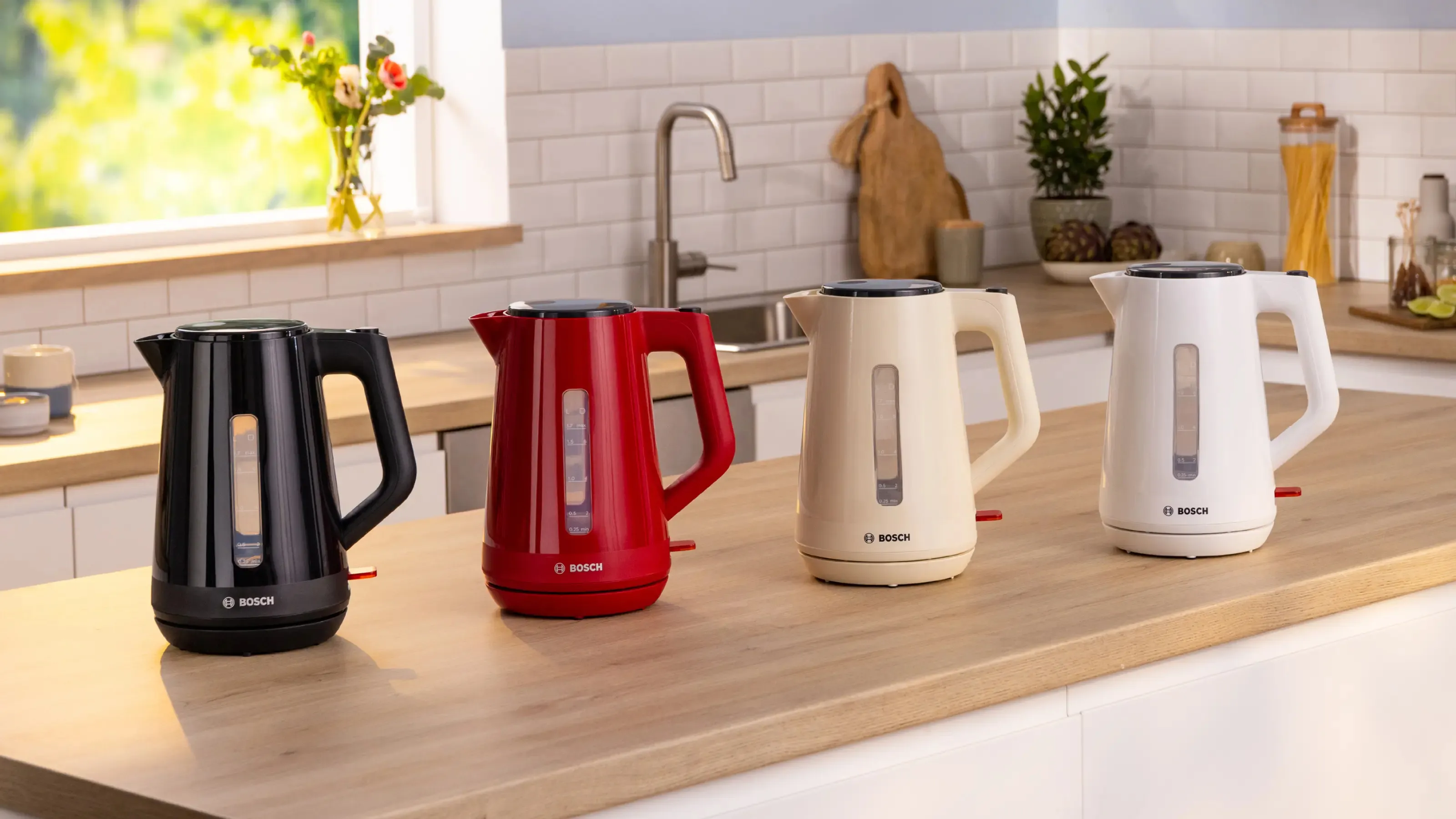 Bosch MyMoment TWK1M127 vattenkokare, 1,7 l, 2400 W, kr&auml;m/beige