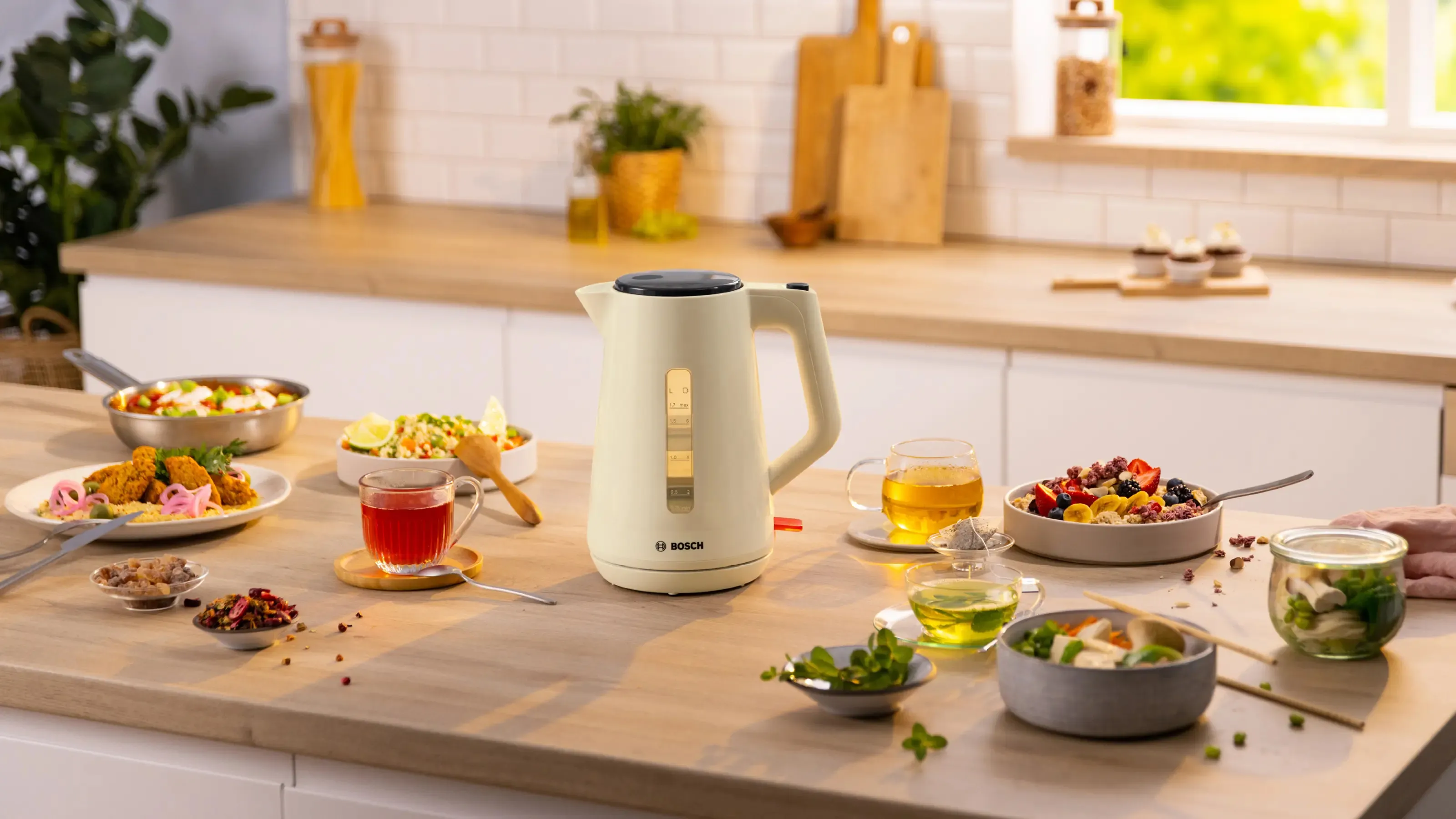 Bosch MyMoment TWK1M127 vattenkokare, 1,7 l, 2400 W, kr&auml;m/beige