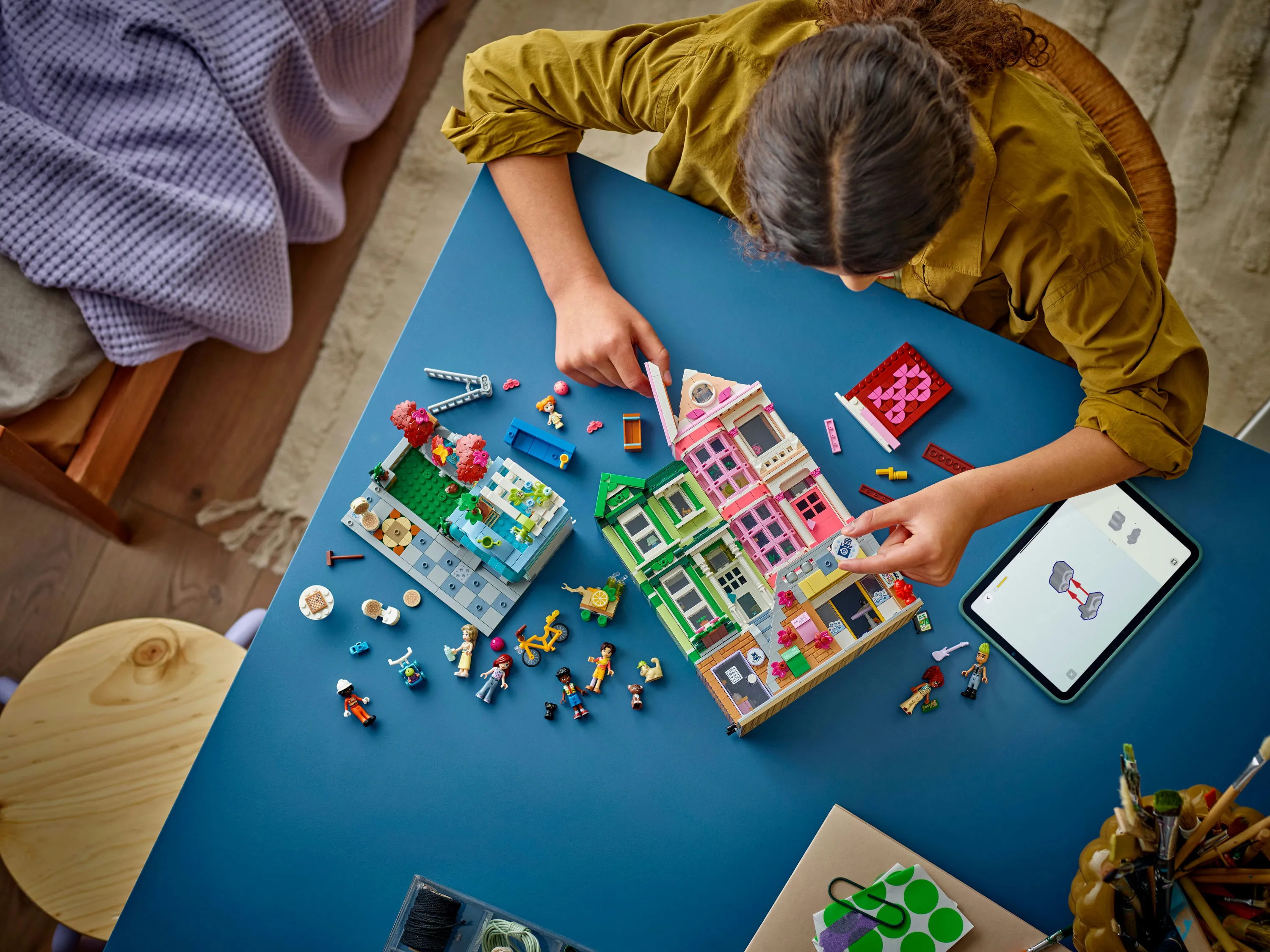 LEGO Friends Heartlake City l&auml;genheter och kommersiella byggnader 42670