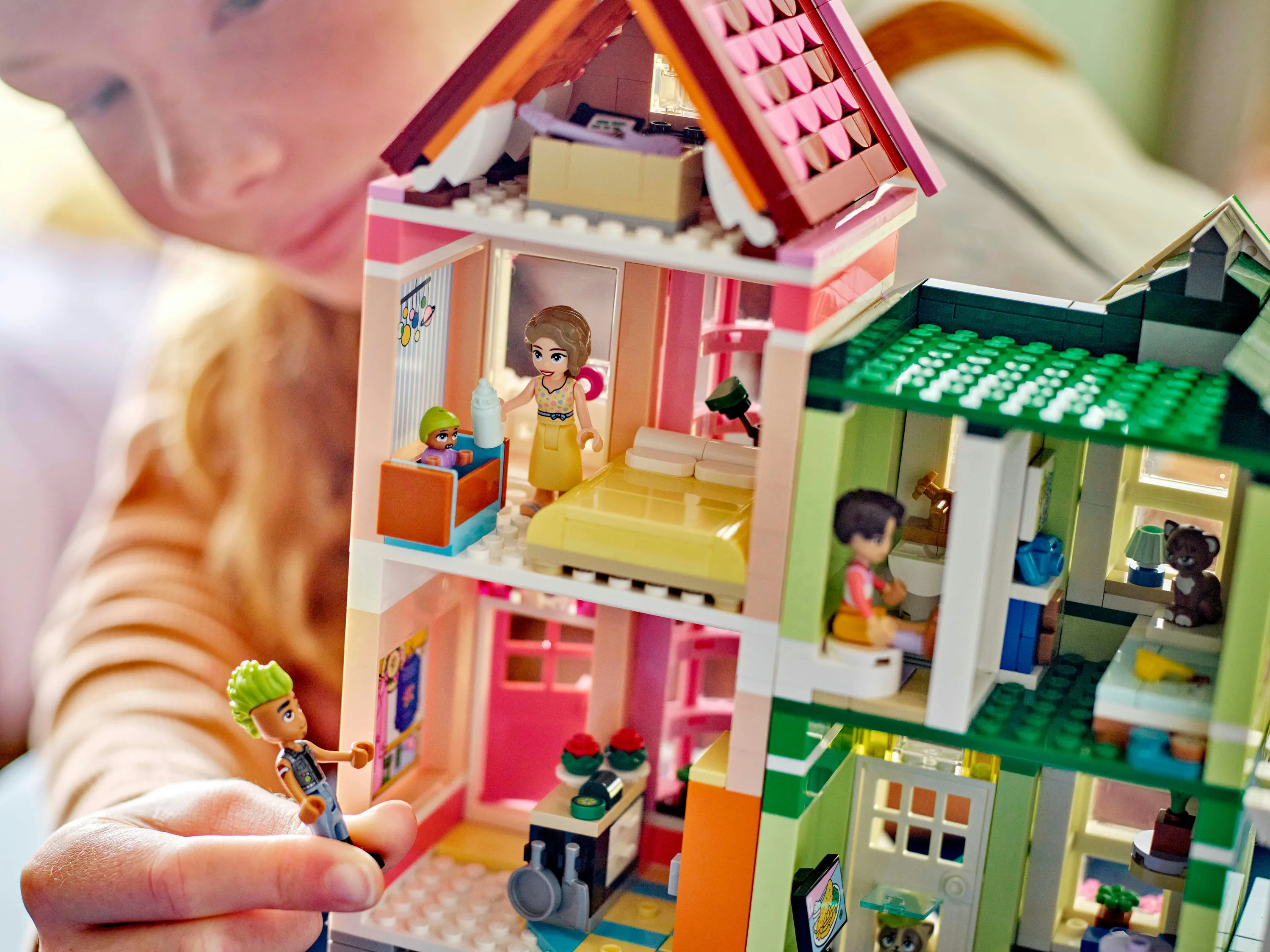 LEGO Friends Heartlake City l&auml;genheter och kommersiella byggnader 42670