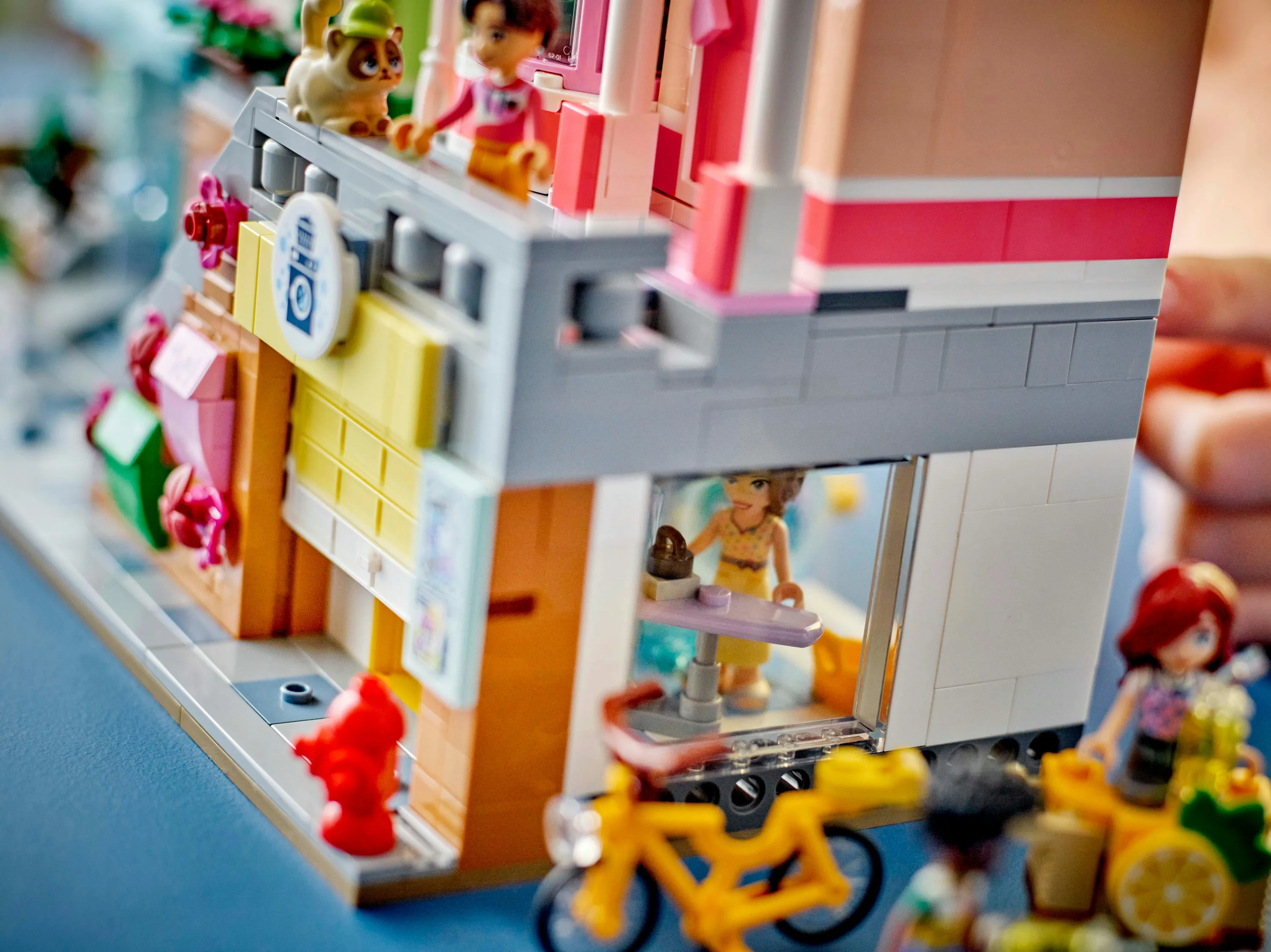 LEGO Friends Heartlake City l&auml;genheter och kommersiella byggnader 42670
