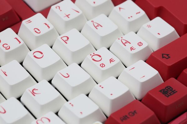 Varmilo VEA109 Koi V2 MX Red - gaming keyboard, red/white