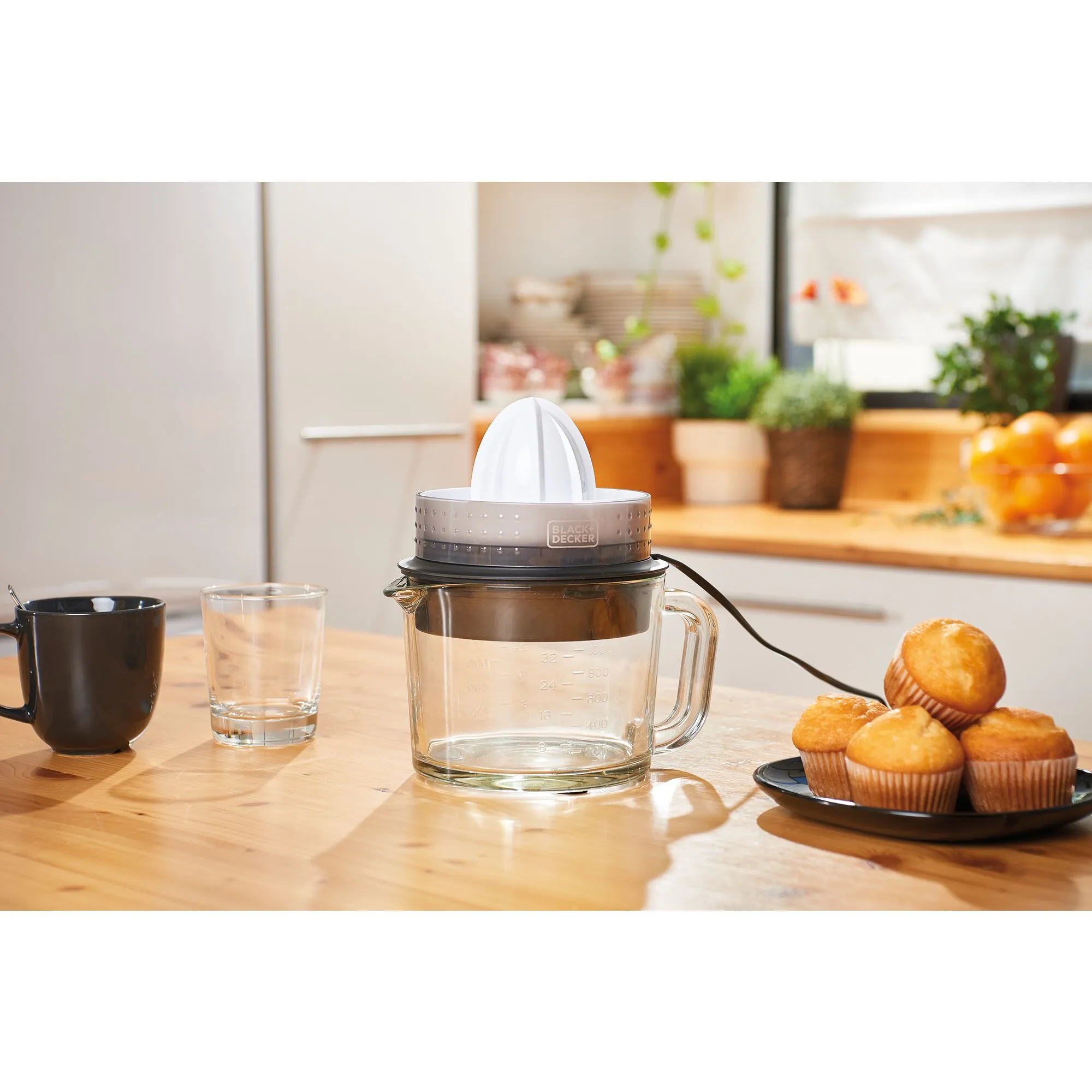 Black and decker 30w, 1L -juicer,  transparent