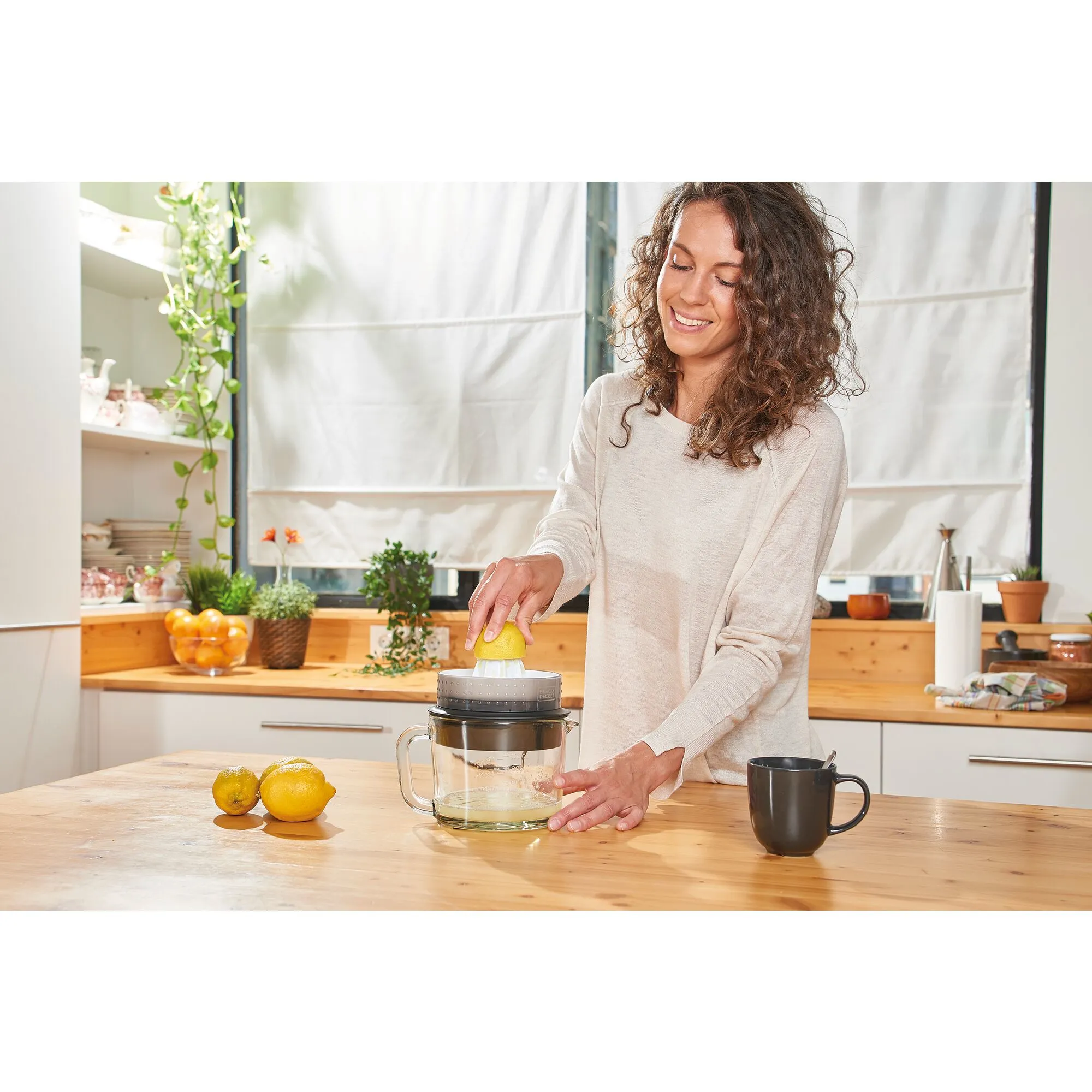 Black and decker 30w, 1L -juicer,  transparent