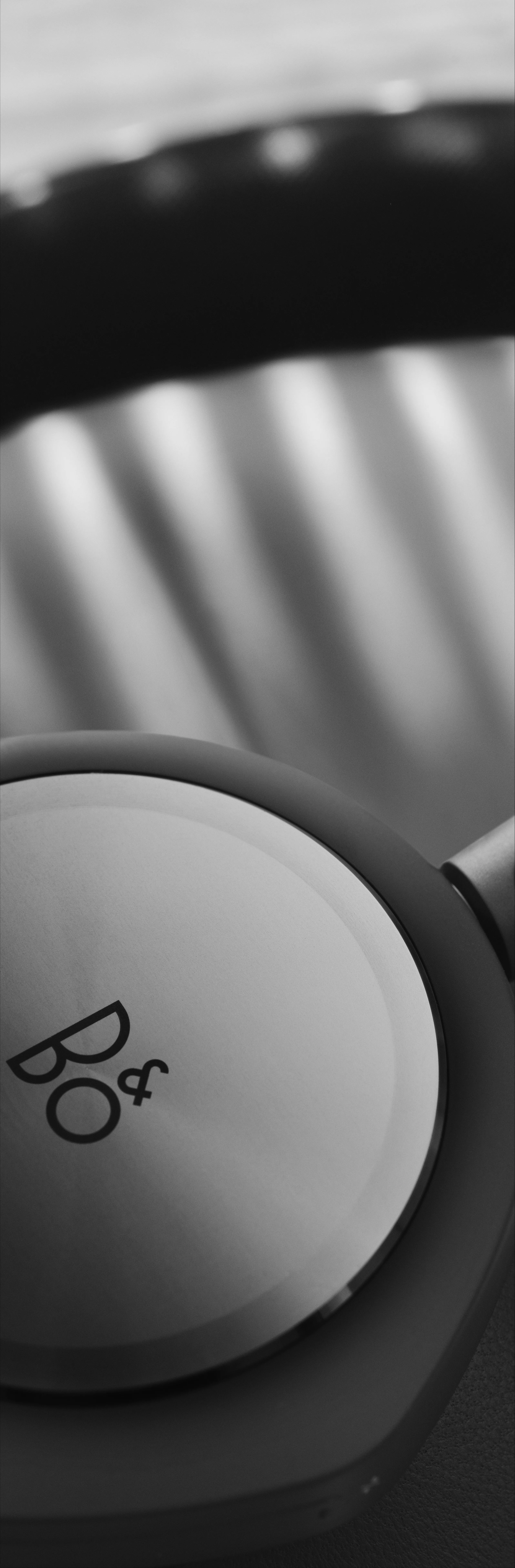 Bang-Olufsen BeoPlay Portal -langattomat kuulokkeet, Musta