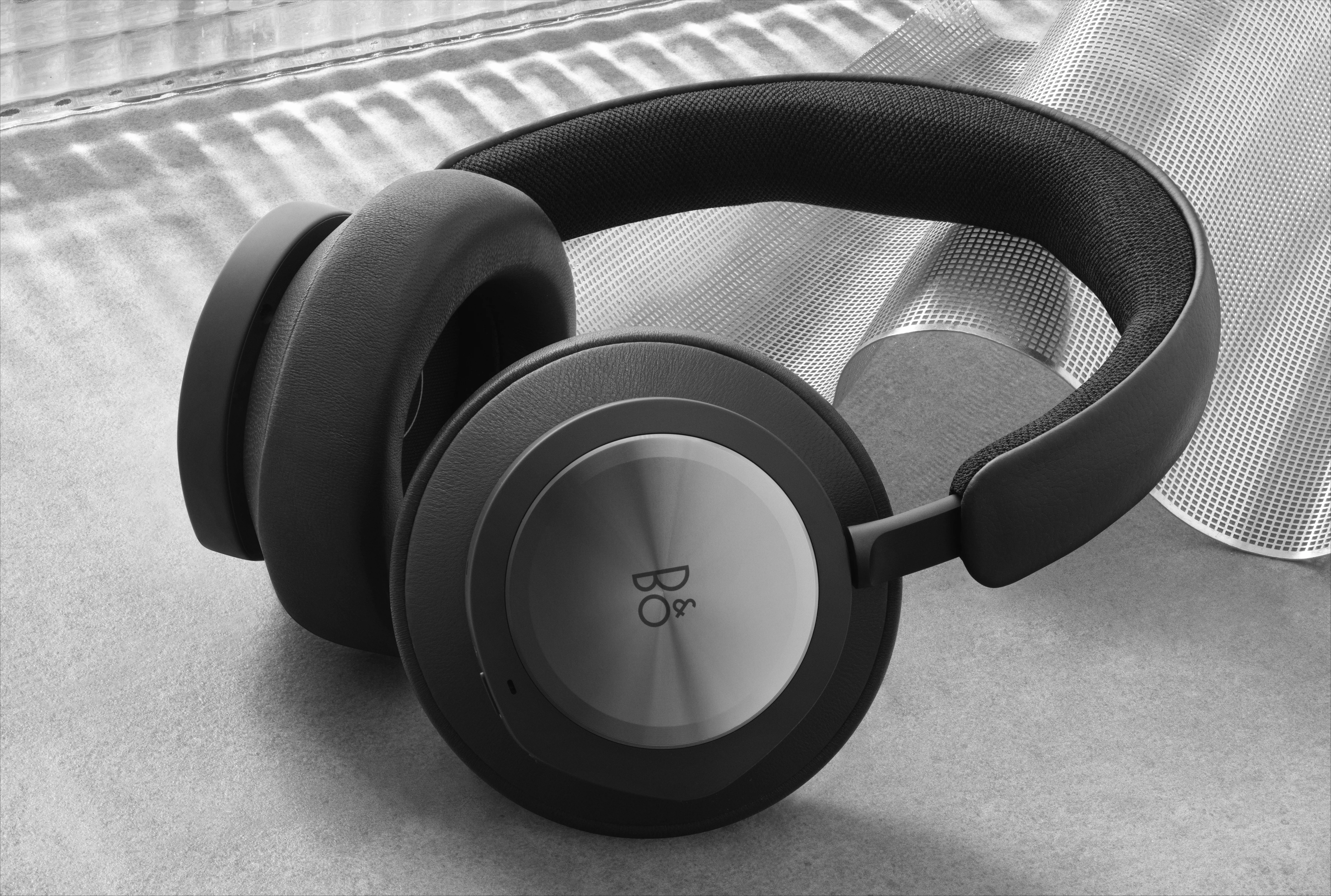 Bang-Olufsen BeoPlay Portal -langattomat kuulokkeet, Musta