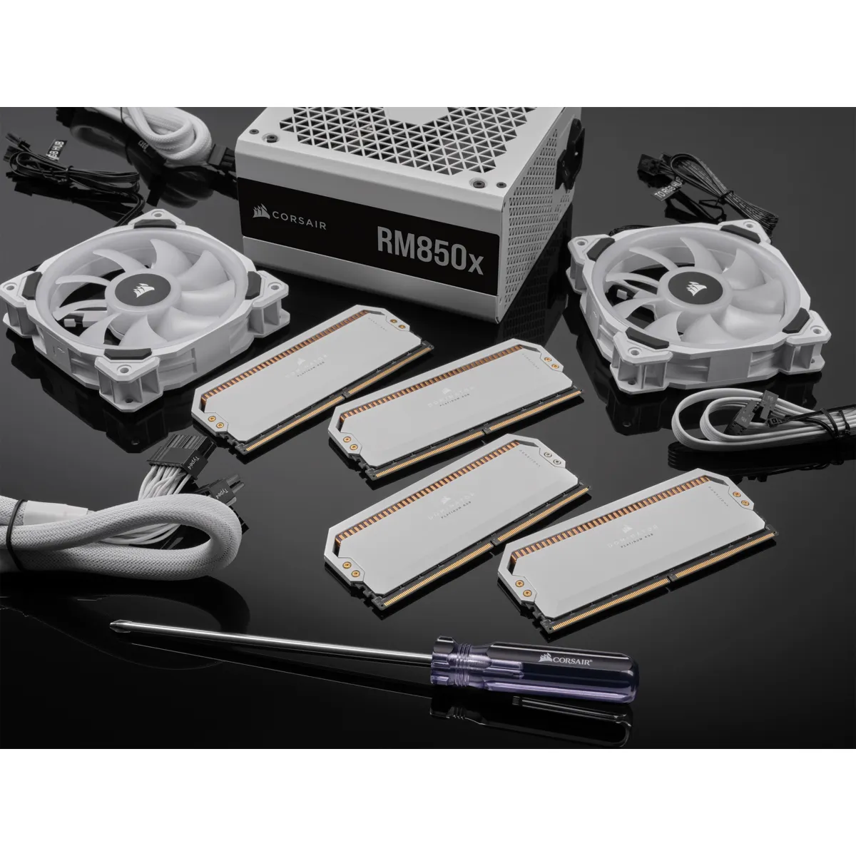Corsair Domiantor Platinum RGB 64GB (2-KIT) DDR5 5200MHz CL40 White
