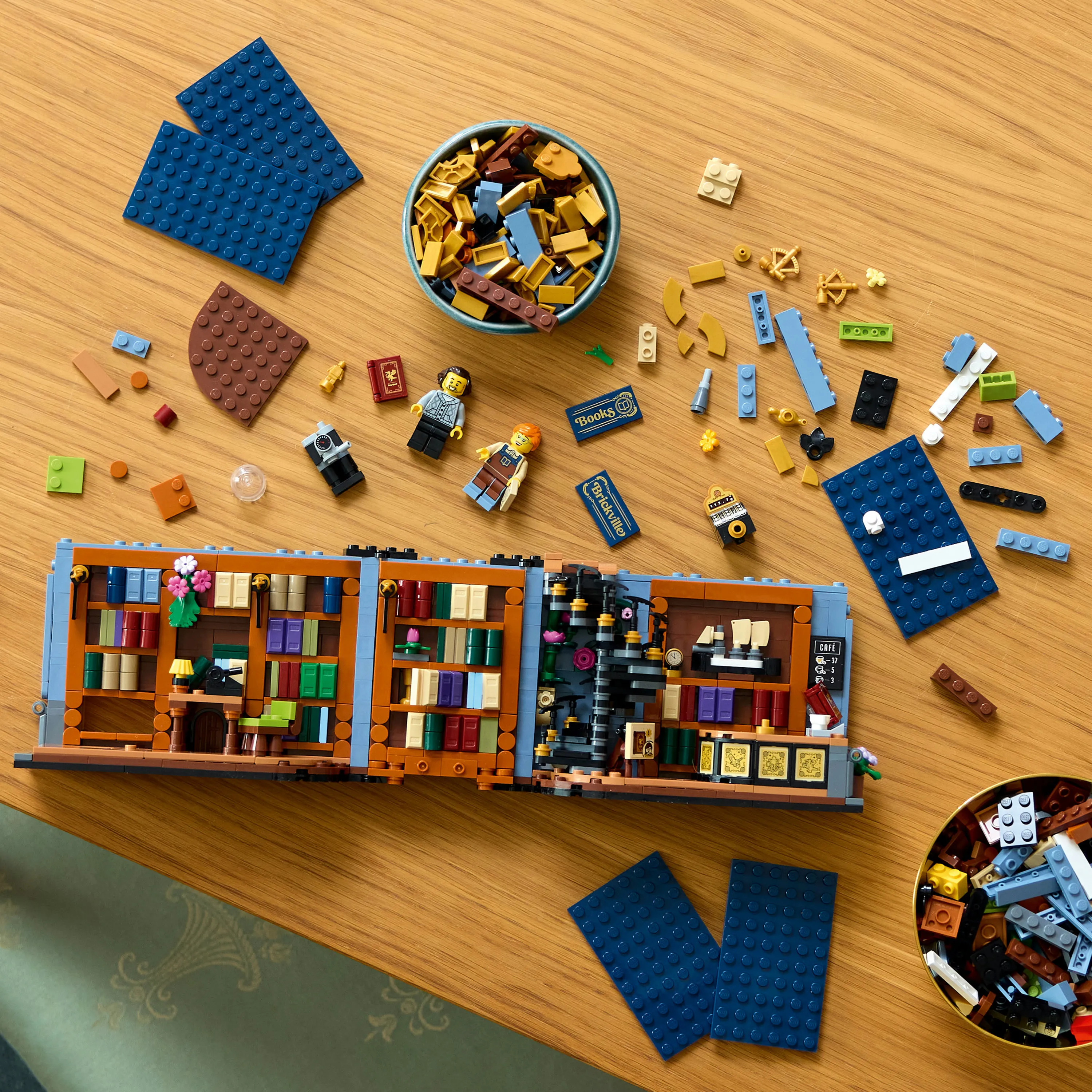 LEGO Icons Bookshop: Book Nook 11379