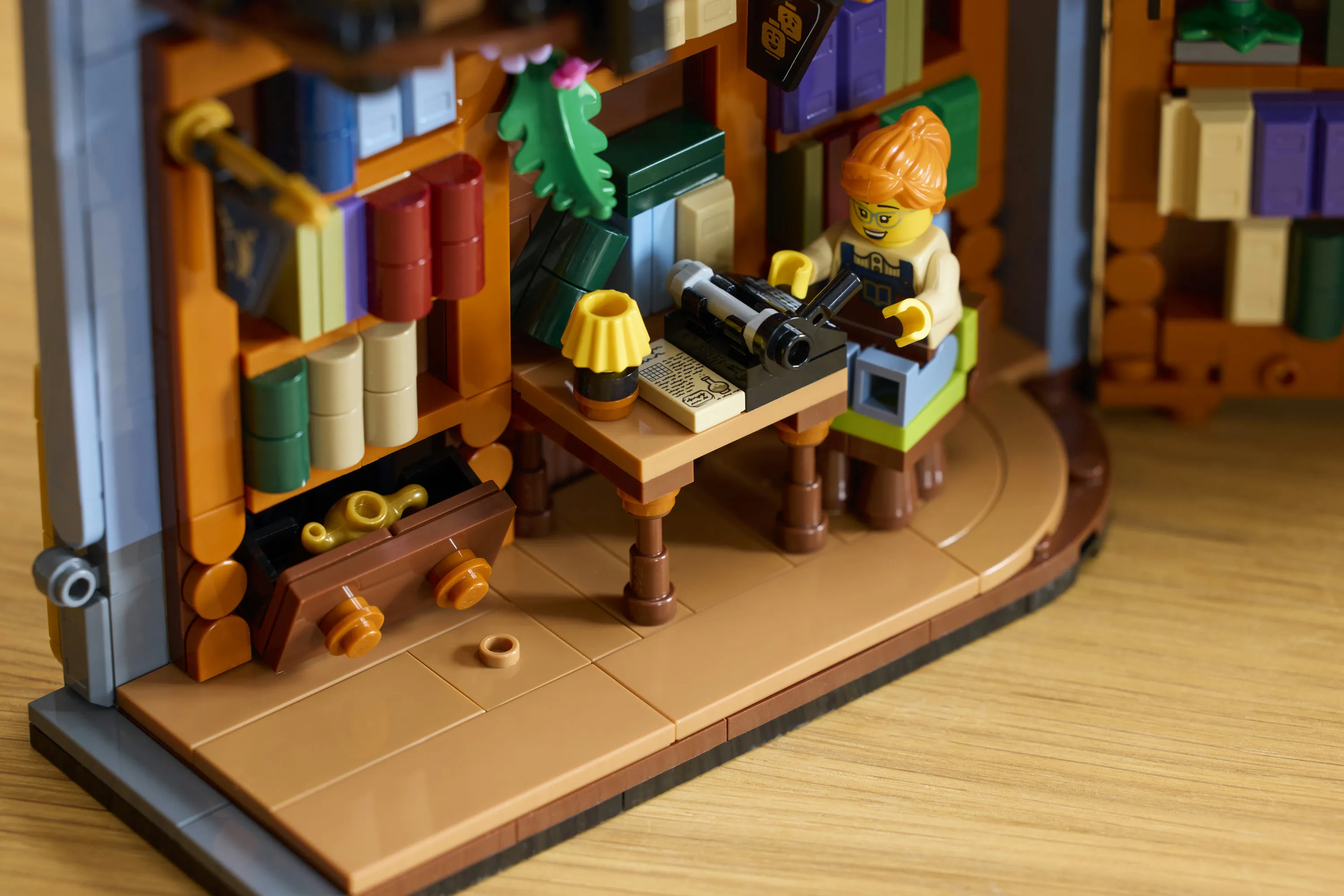 LEGO Icons Bookshop: Book Nook 11379