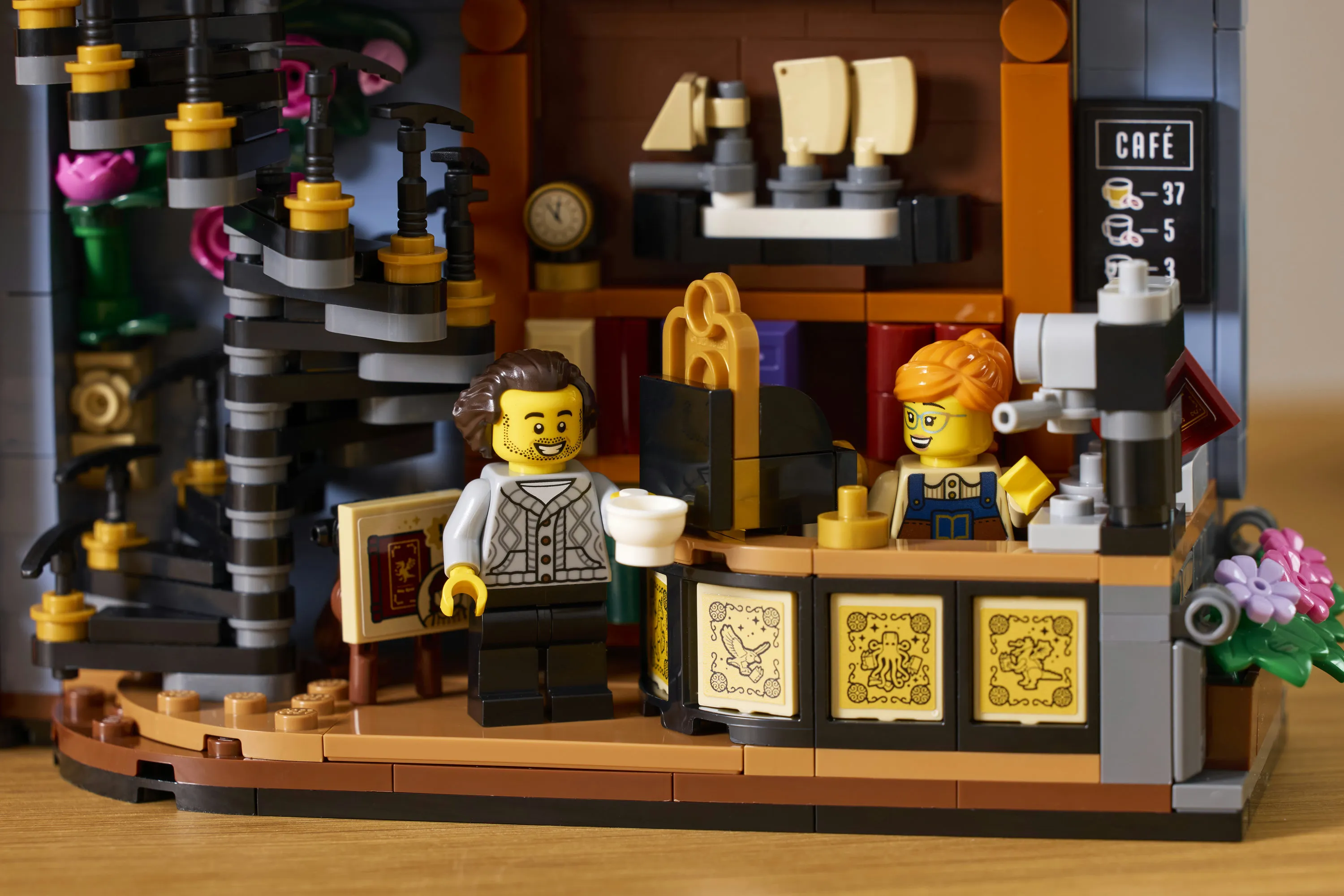 LEGO Icons Bookshop: Book Nook 11379