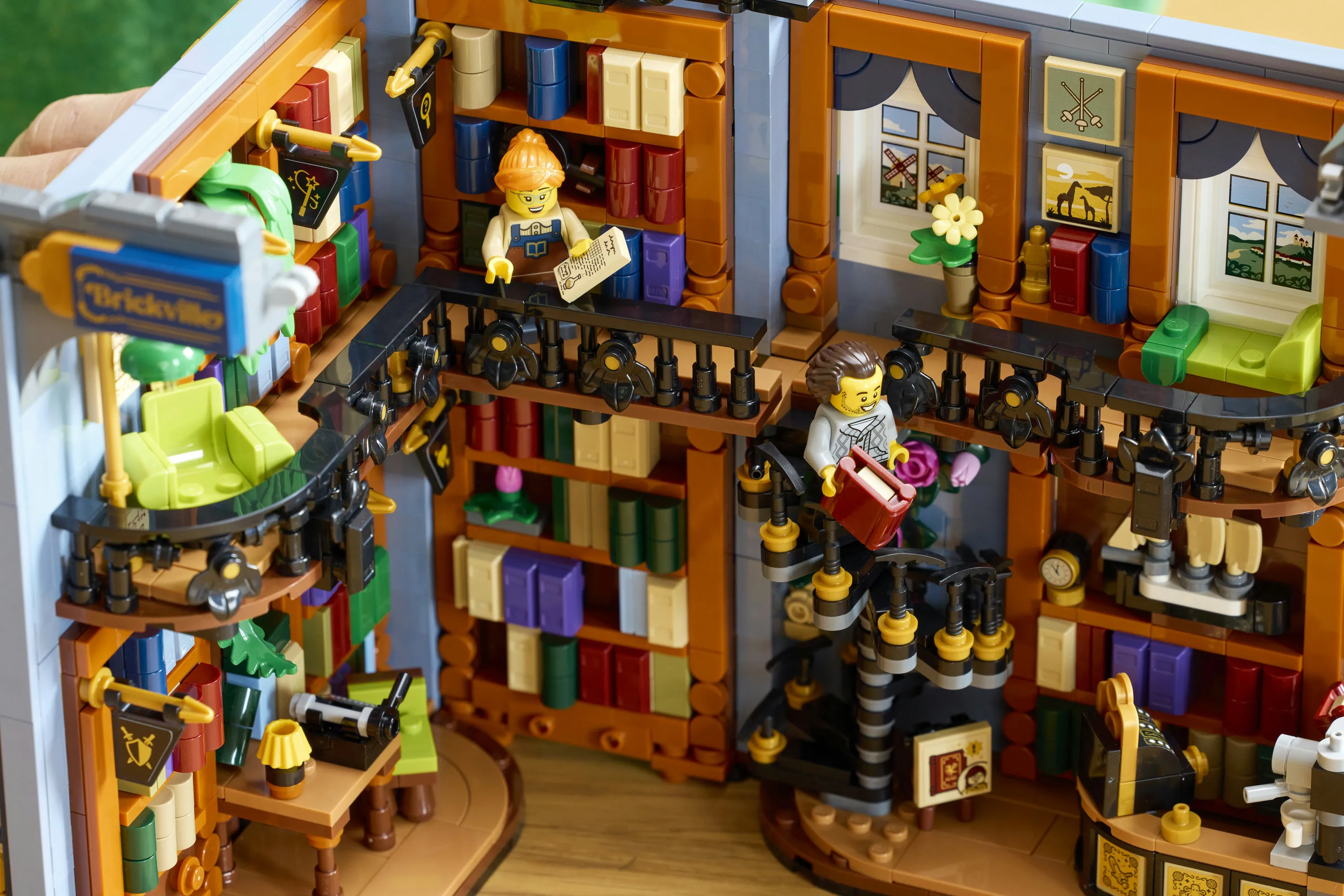LEGO Icons Bookshop: Book Nook 11379