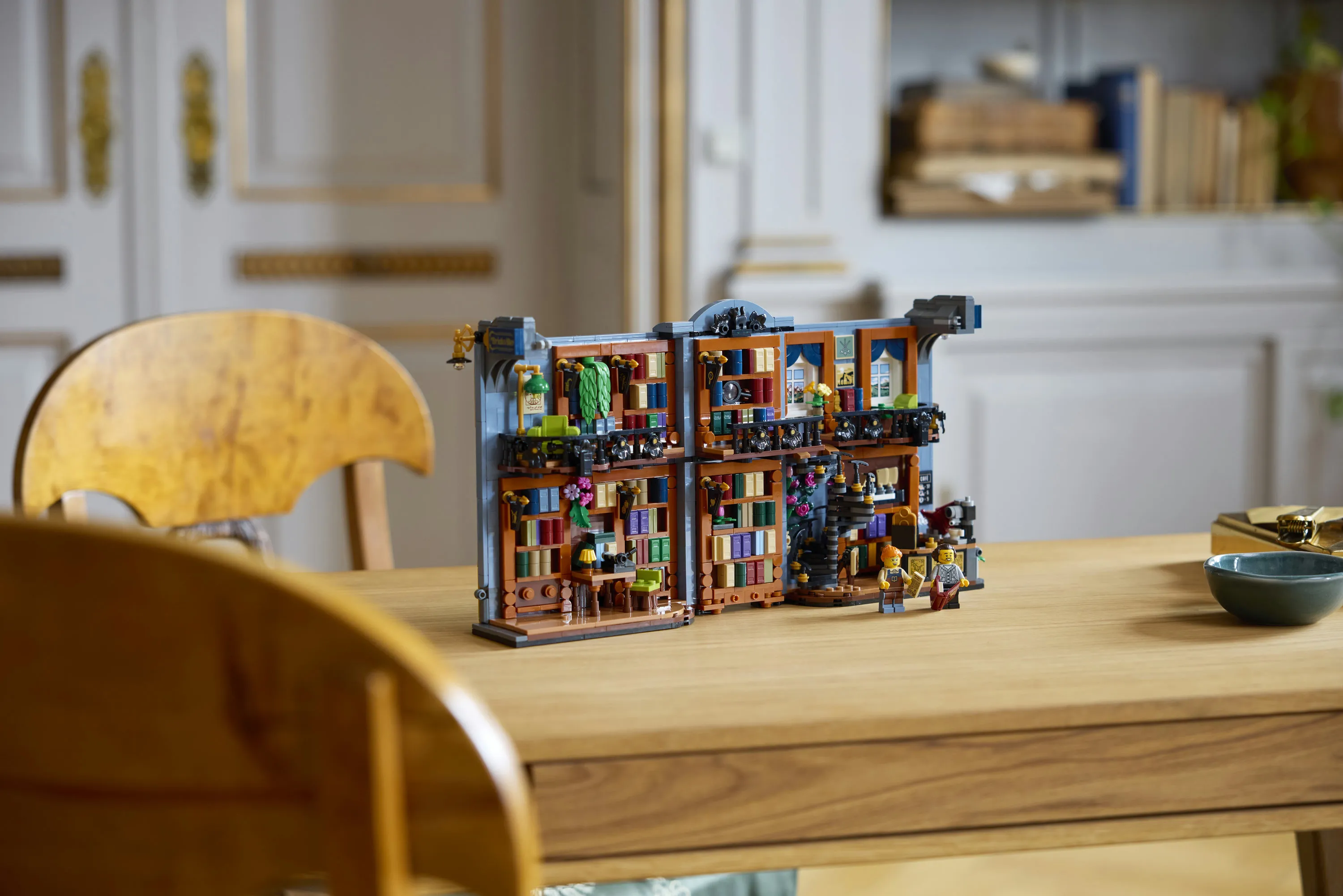 LEGO Icons Bookshop: Book Nook 11379
