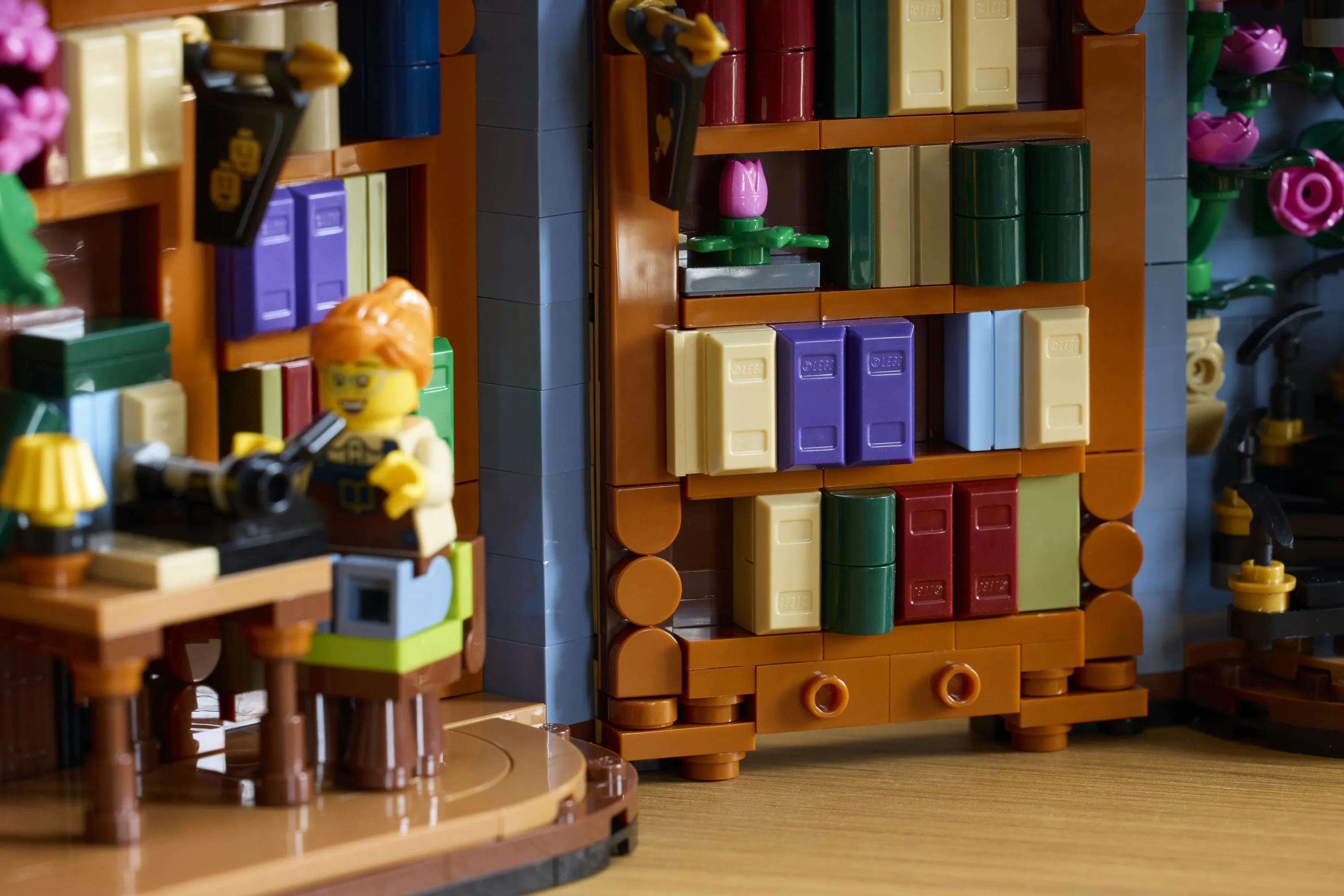 LEGO Icons Bookshop: Book Nook 11379