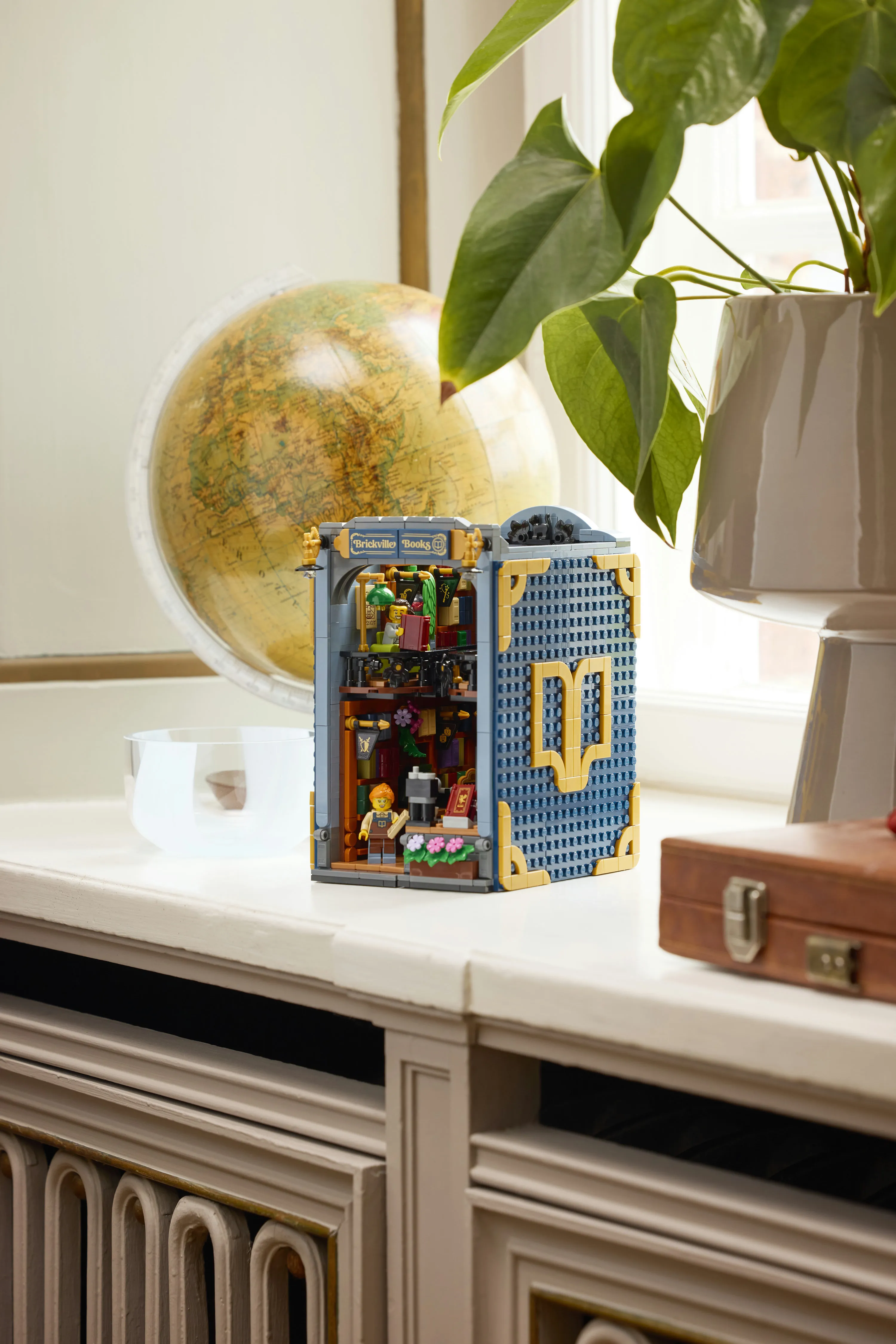 LEGO Icons Bookshop: Book Nook 11379