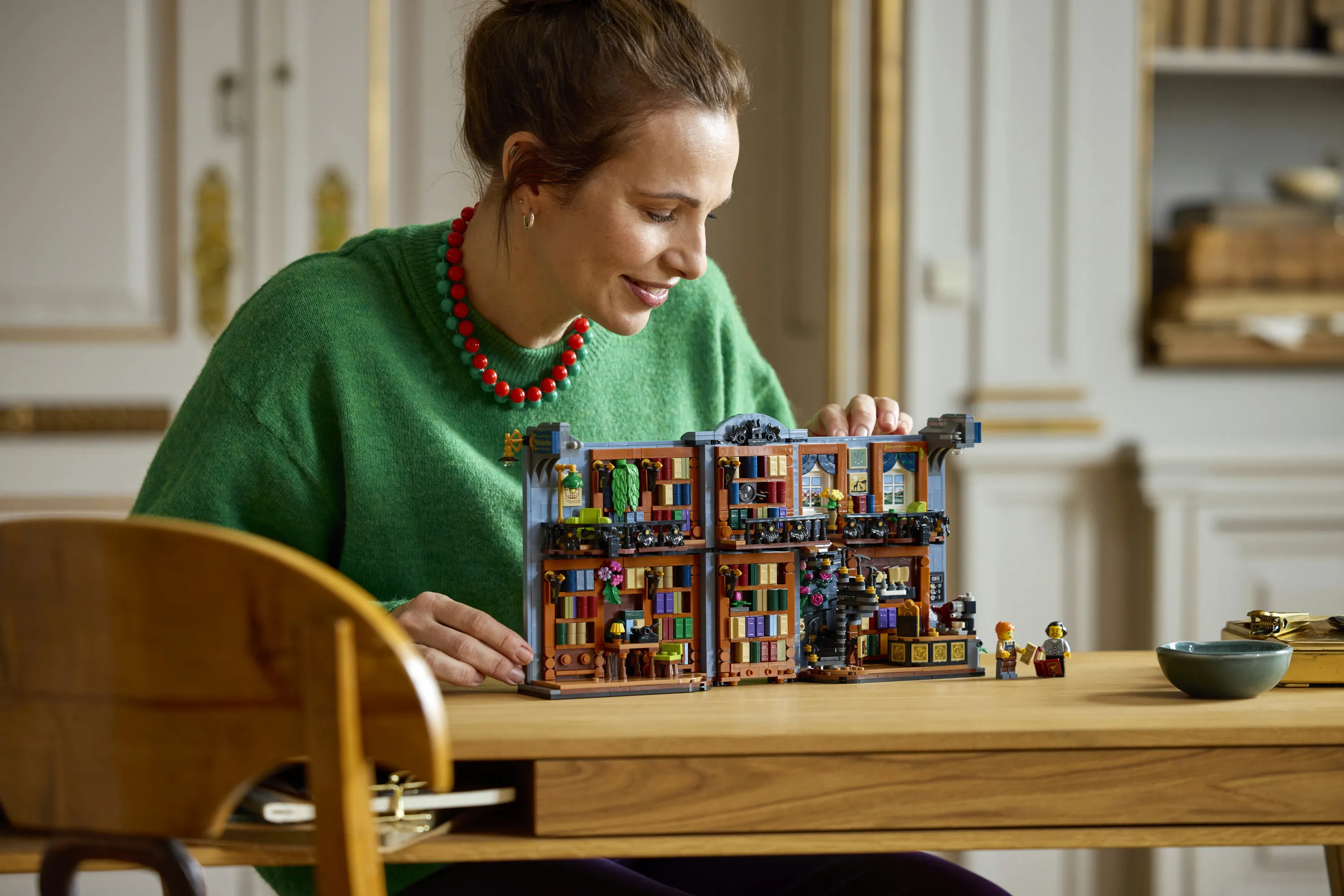 LEGO Icons Bookshop: Book Nook 11379